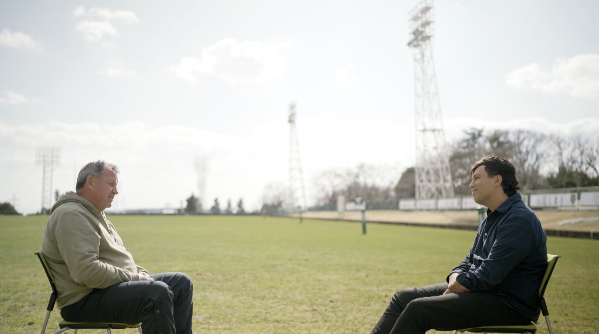 Former All Blacks coach Ian Foster chats with Hikurangi Jackson.