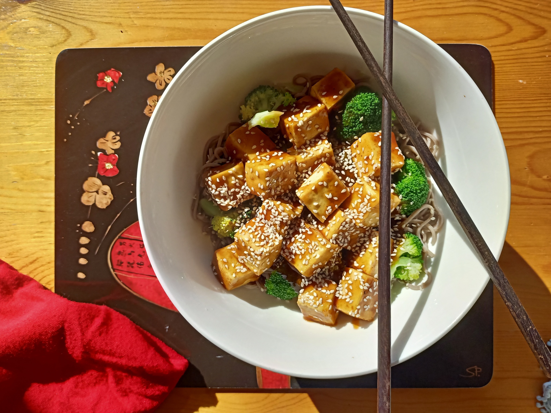Airfryer tofu means you can whip up this soy and ginger noodle bowl in no time. Photo / Megan Wood