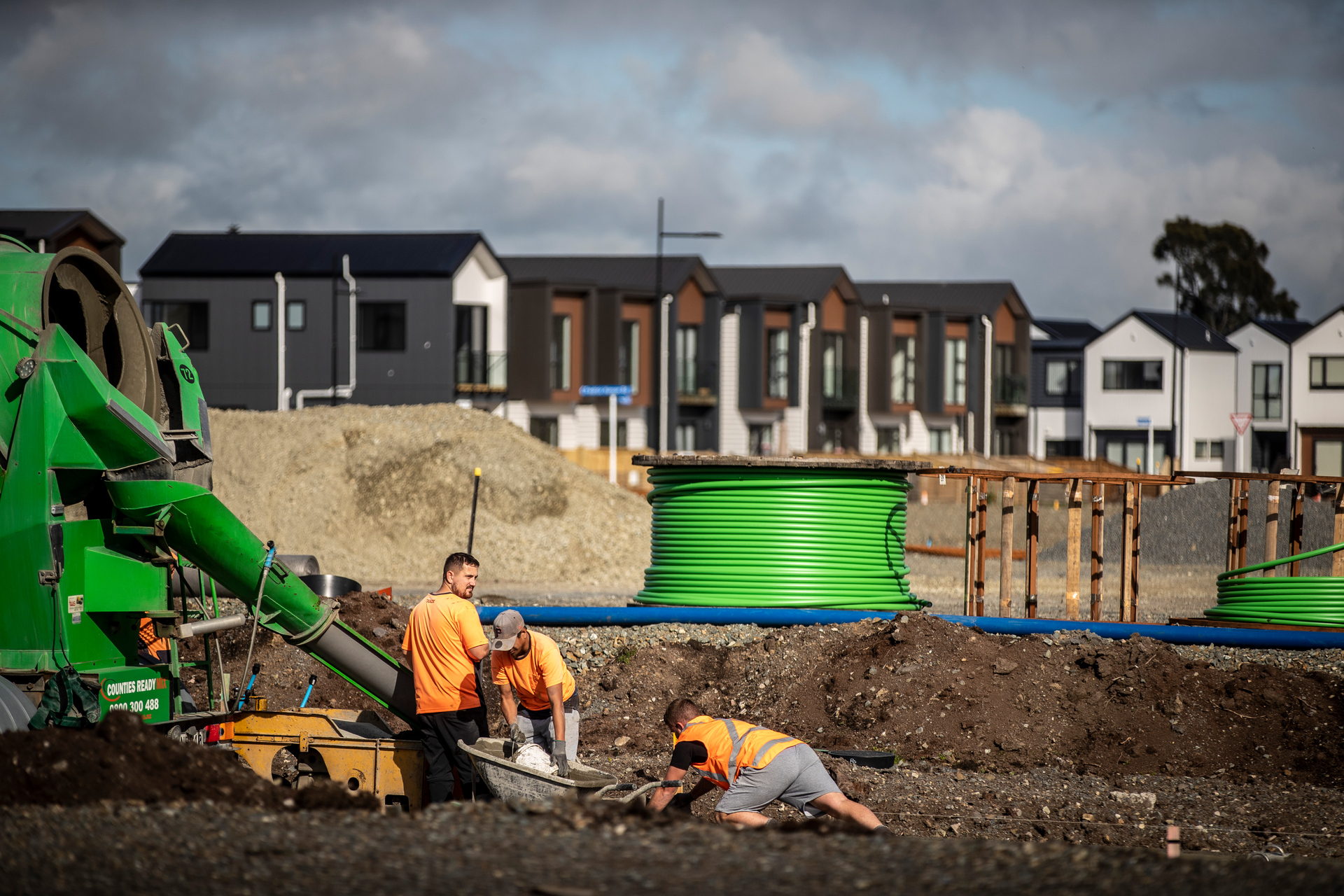 New houses are being built at breakneck speed on the peat fields at Takanini. Photo / Michael Craig 