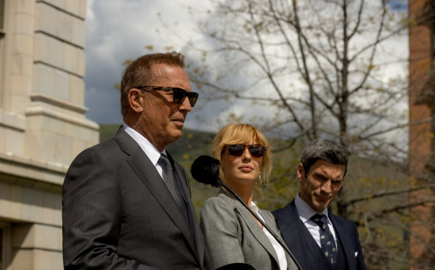 Kevin Costner with Kelly Reilly in Yellowstone.