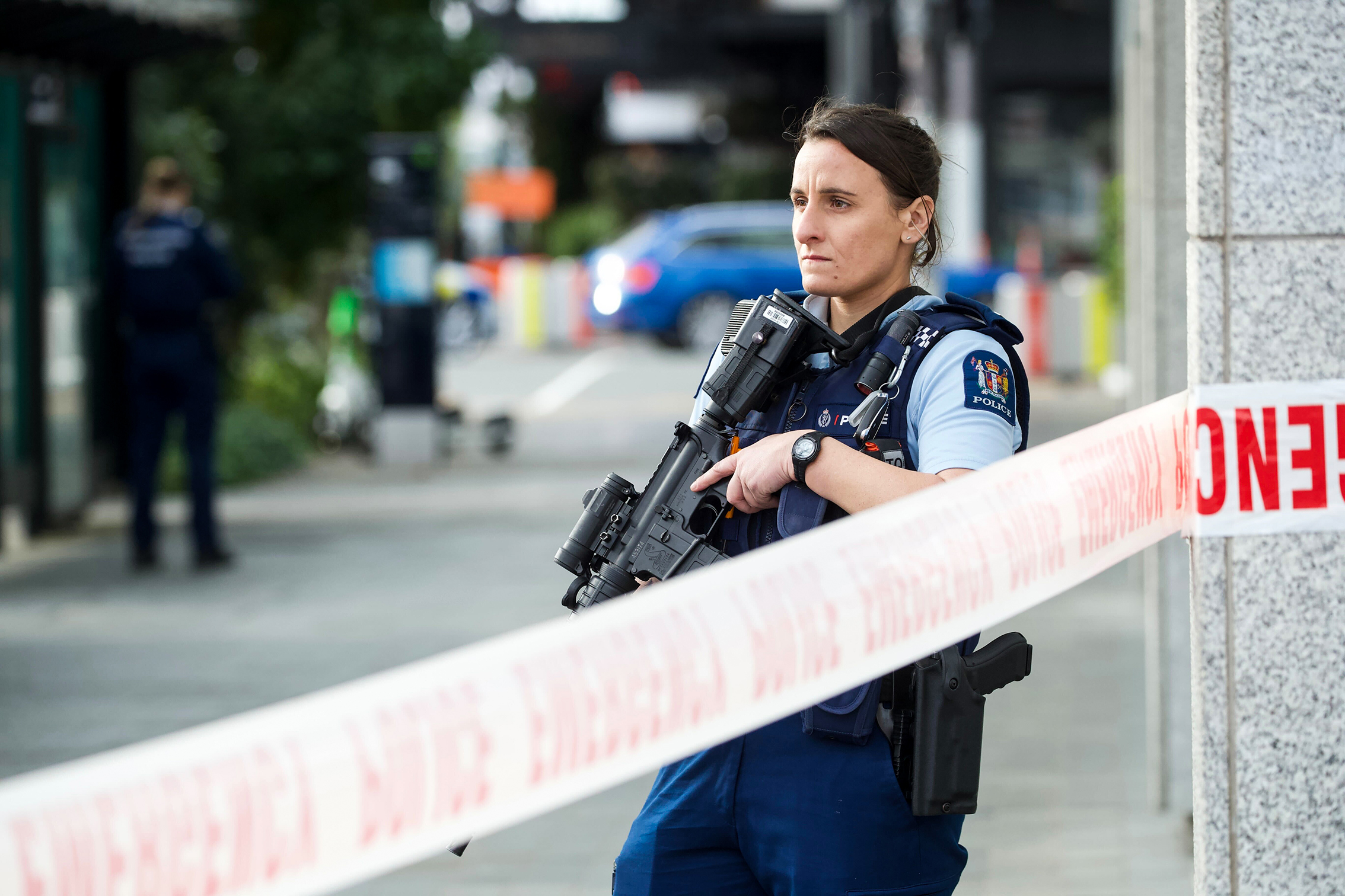 Armed police in downtown Auckland.  Photo / Jason Oxenham