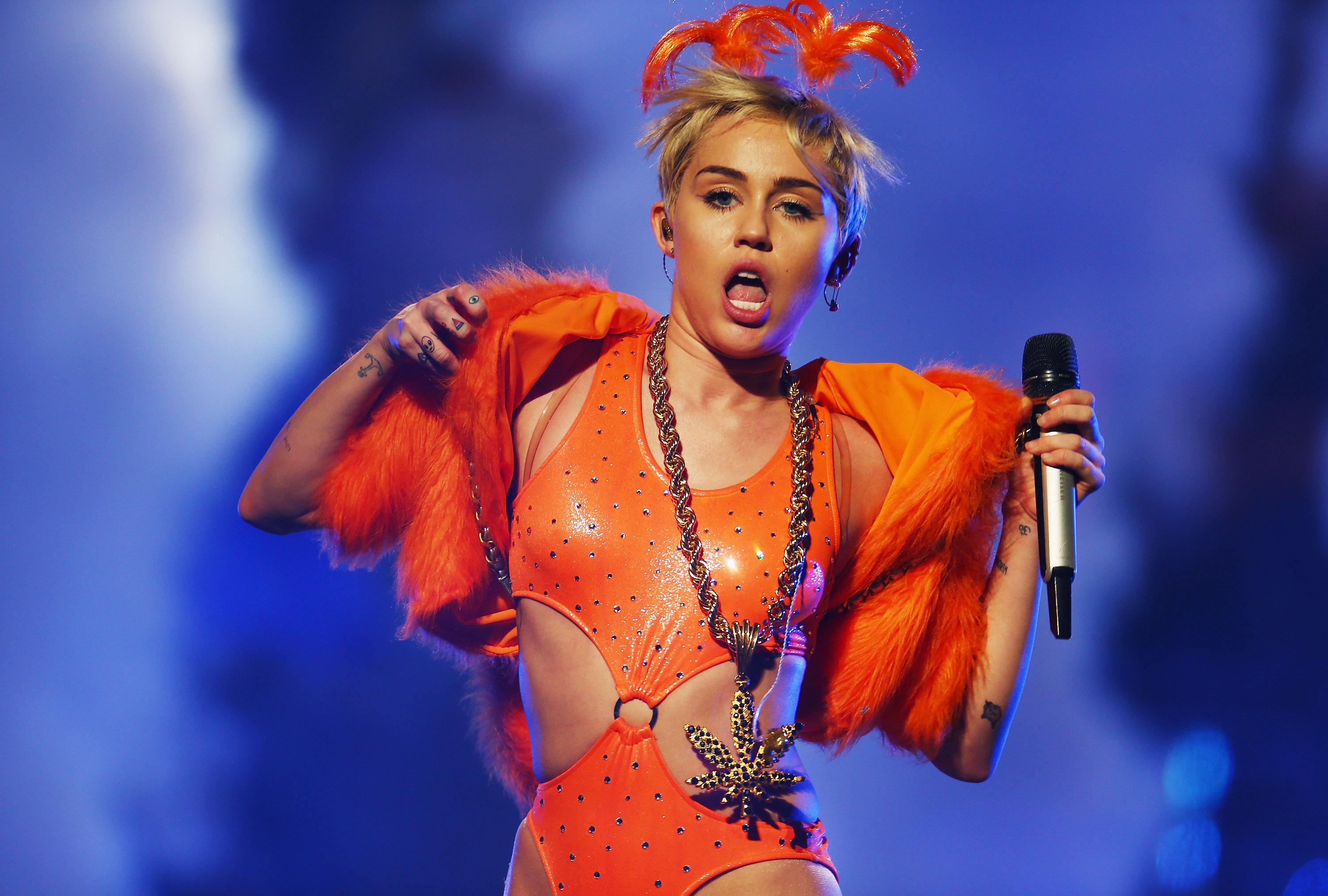 Miley Porn - Miley Cyrus film pulled from porn festival - NZ Herald