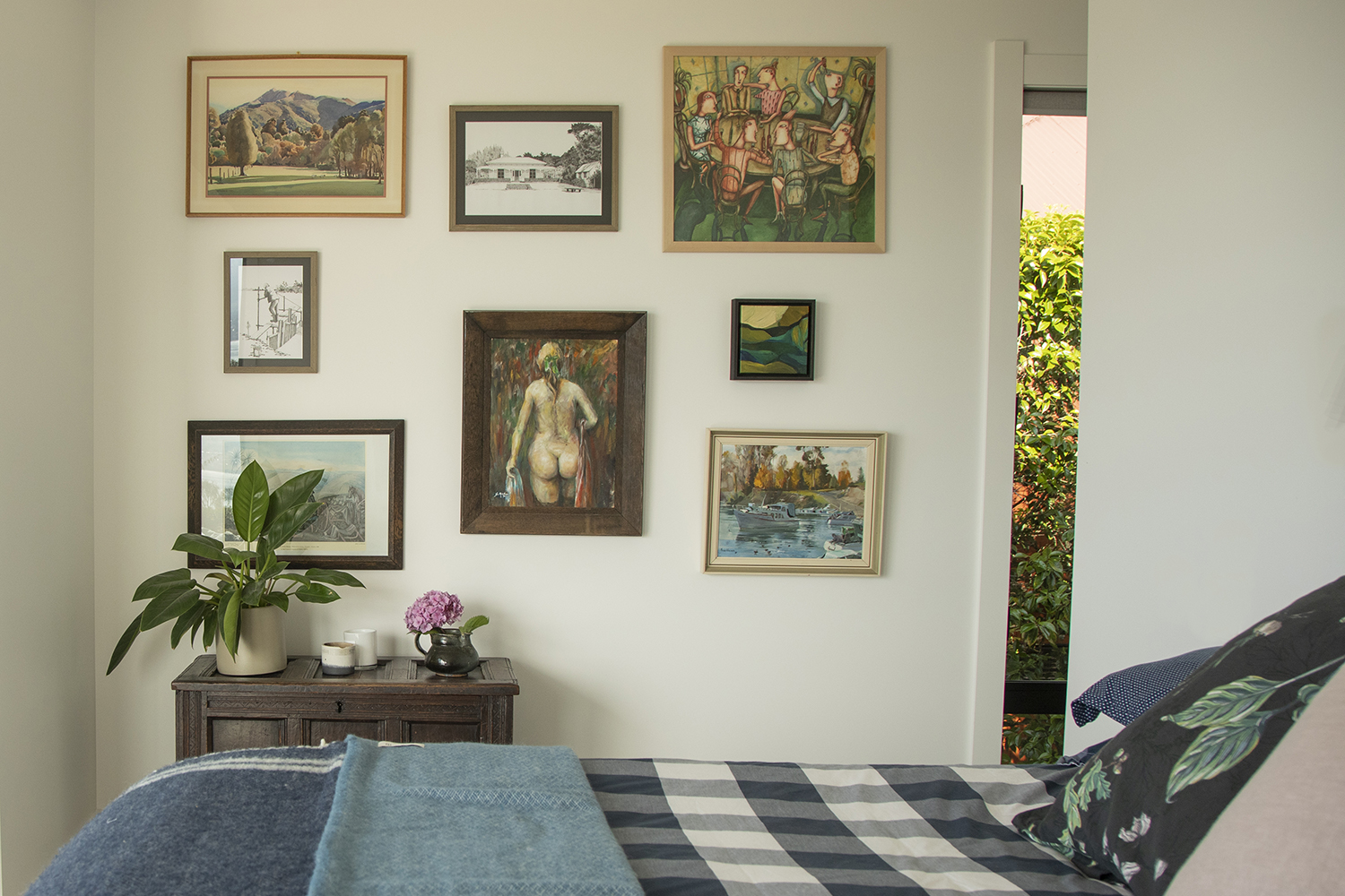 Art in the master bedroom is a mix of contemporary works, including one by Georgina Hoby Scutt. Photo / Ginny Fisher