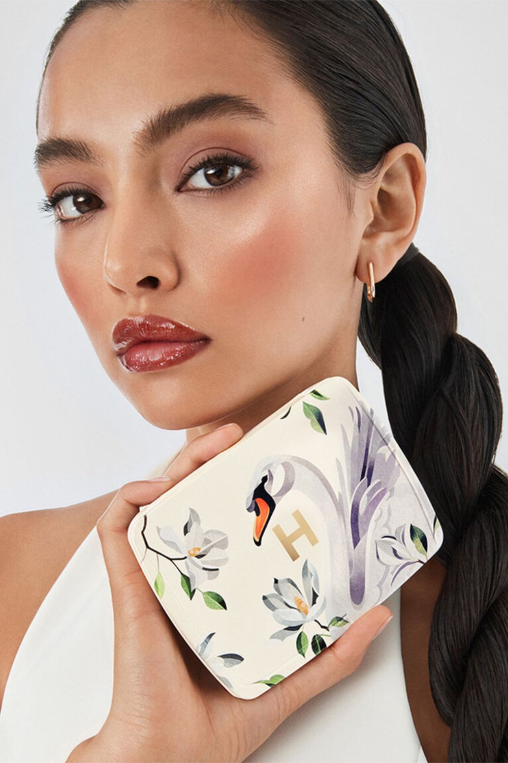 Hourglass has just released its new holiday collection, featuring three limited-edition Ambient Lighting palettes designed by tattooist Sasha Unisex. But which other palettes are worth a look in? We asked the pros for their hot take. Photo / Hourglass 