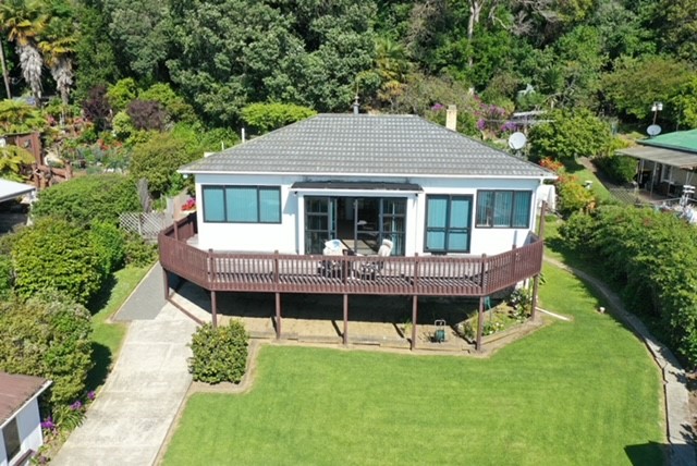 Dennis Raines' home in Thornton Bay before it was damaged. Photo / Supplied