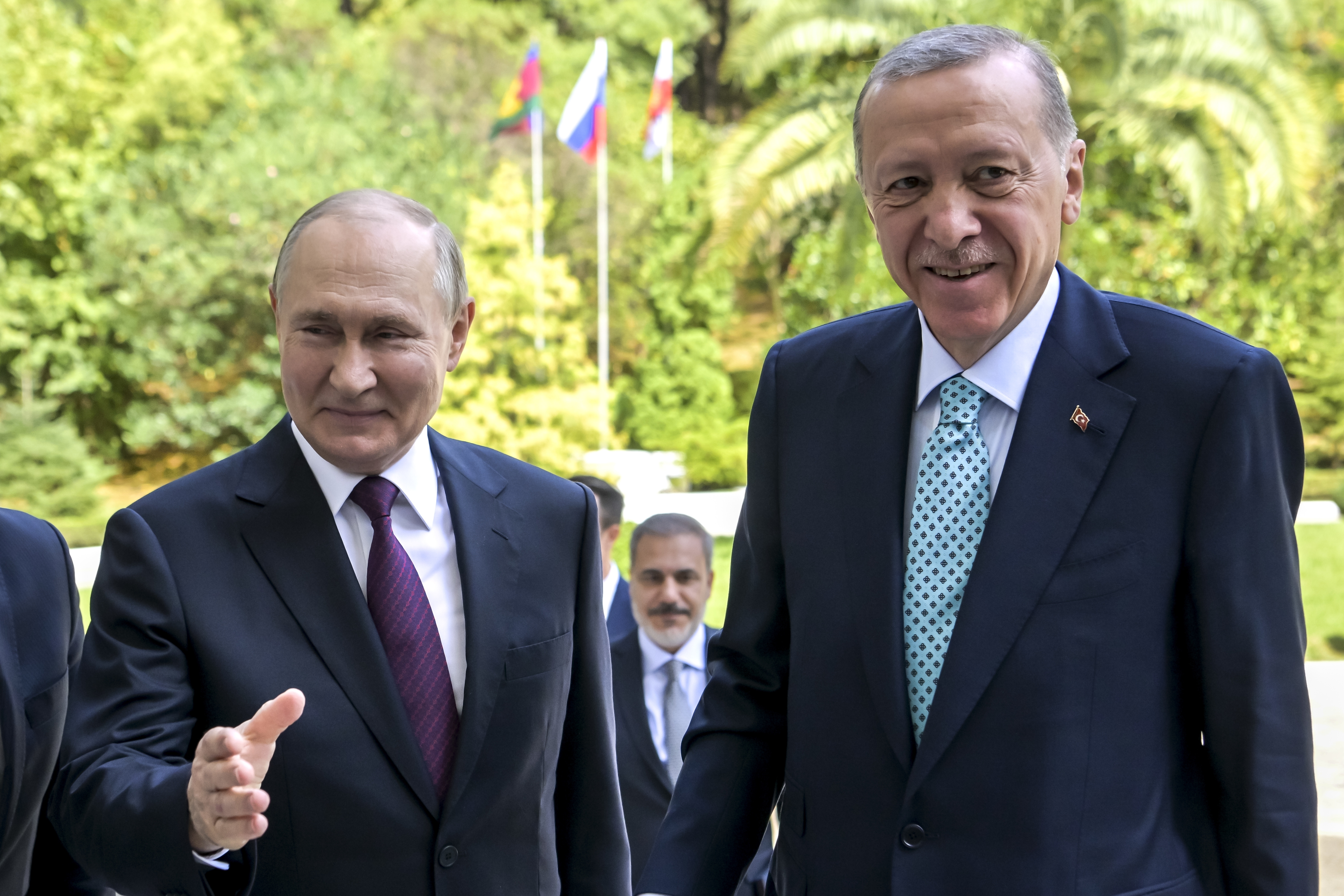 Russian President Vladimir Putin (left), welcomes Turkish President Recep Tayyip Erdogan for the talks at Russia's Black Sea resort of Sochi, Russia. Photo / AP
