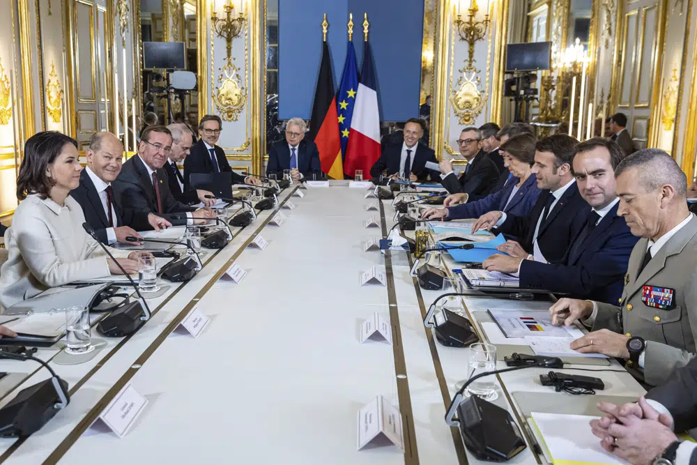 German Foreign Affairs Minister Annalena Baerbock, left, German Chancellor Olaf Scholz, second left, German Defense Minister Boris Pistorius, third left, French Defense Minister Sebastien Lecornu, second right, and French President Emmanuel Macron, third right, attend a Defense and Security joint council upon a Franco-German Ministers council as part of the 60th anniversary of the Elysee Treaty. Photo / AP