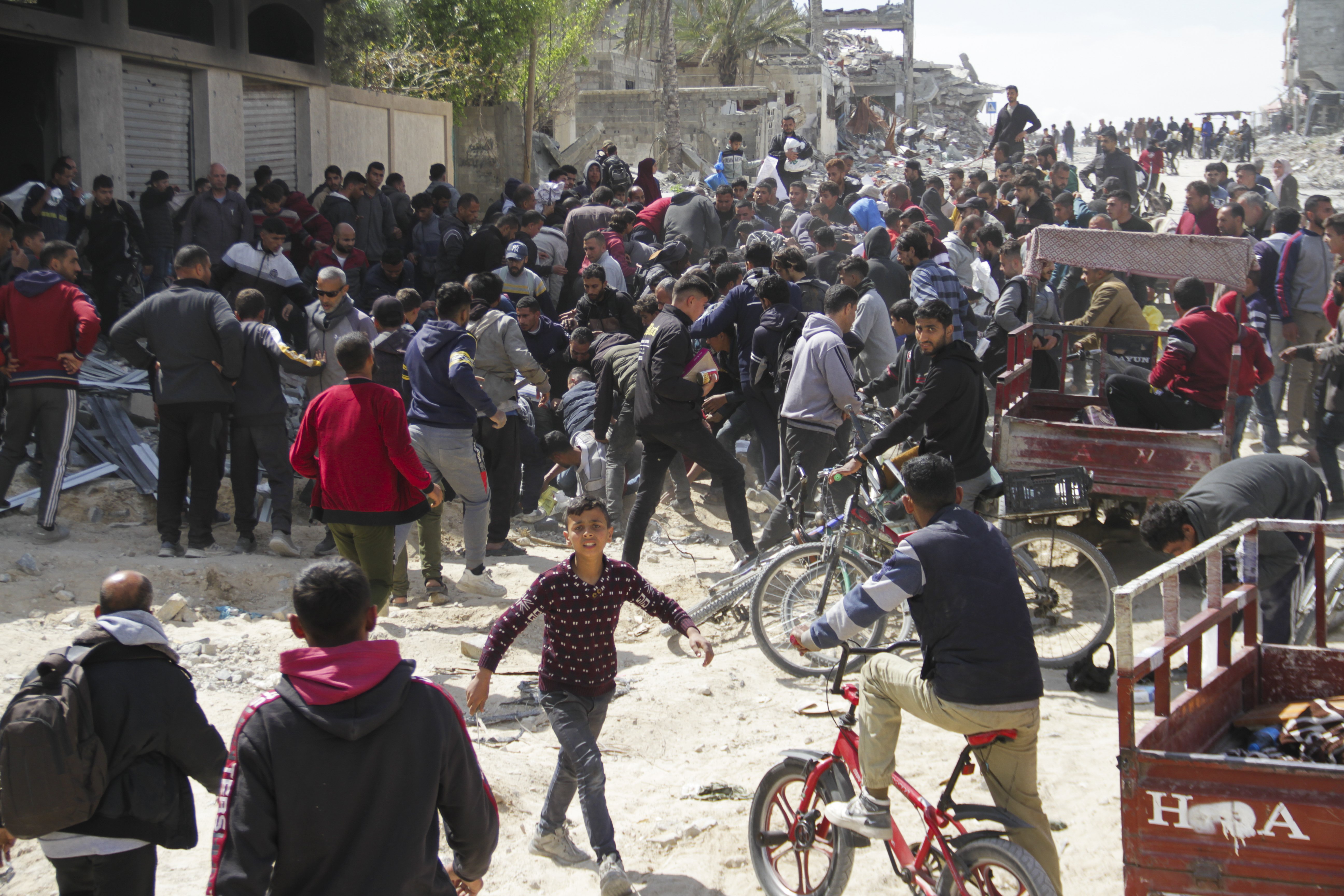 Palestinians rush to get humanitarian aid dropped by the US Air Force to Gaza City, Gaza Strip. Photo / AP