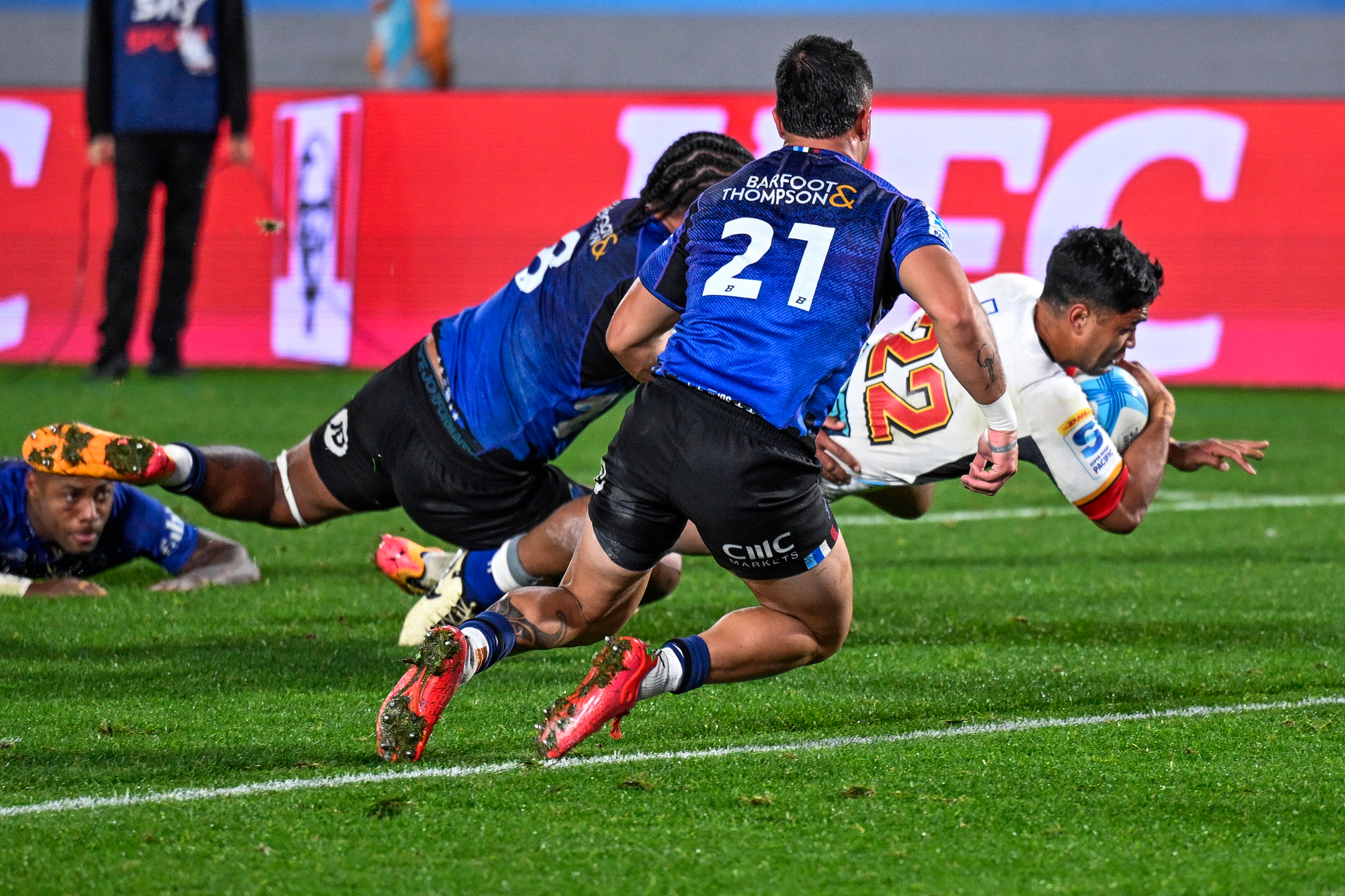 Josh Ioane scores a try to deny the Blues a bonus point. Photo / Photosport