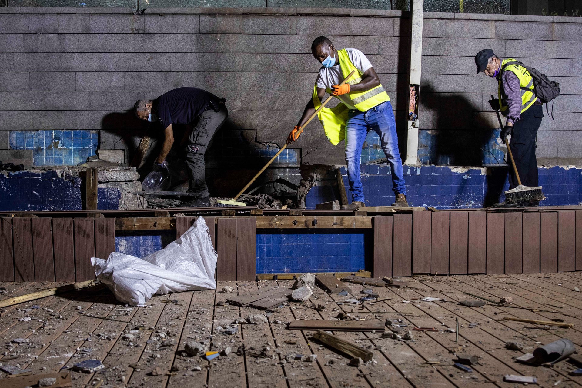 Israeli police inspect the damage at the site hit by a rocket fired by Palestinian militants from the Gaza Strip in the southern city of Ashdod, Israel. Photo / AP