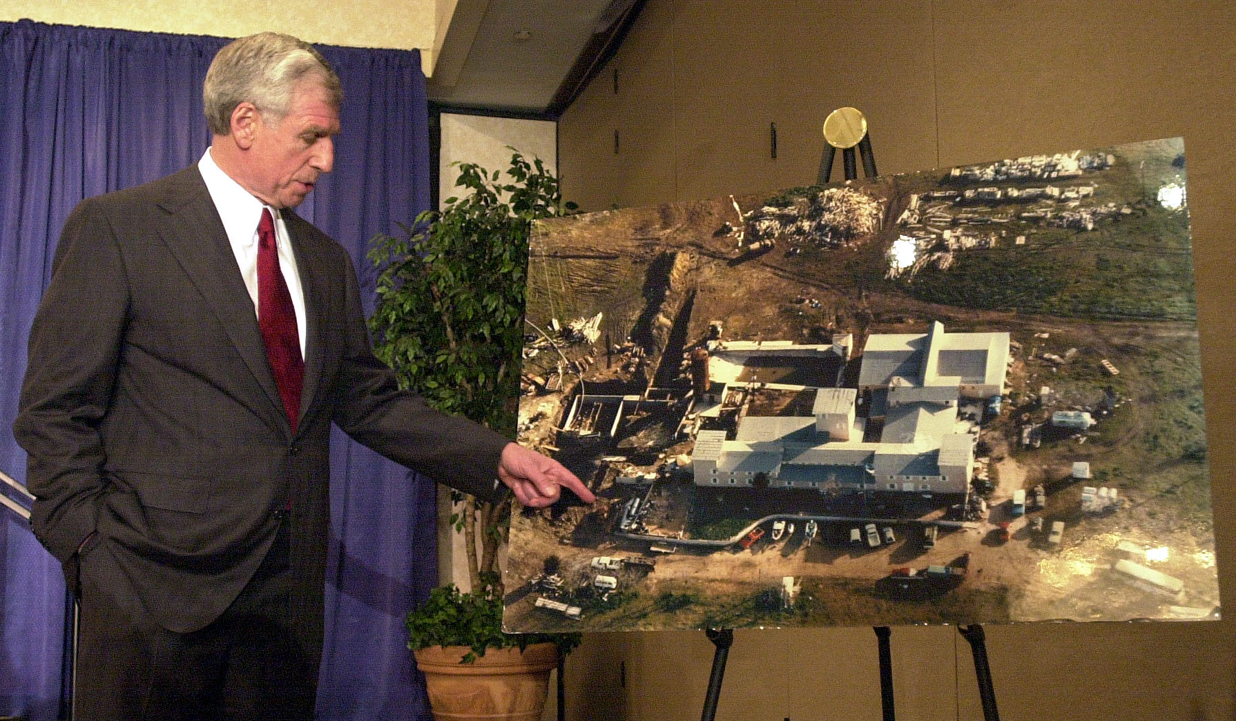 Independent special counsel John Danforth concluded in 2000 that federal agents did not shoot at the Davidians, nor start the fire that claimed more than 80 lives on April 19, 1993. Photo / Getty