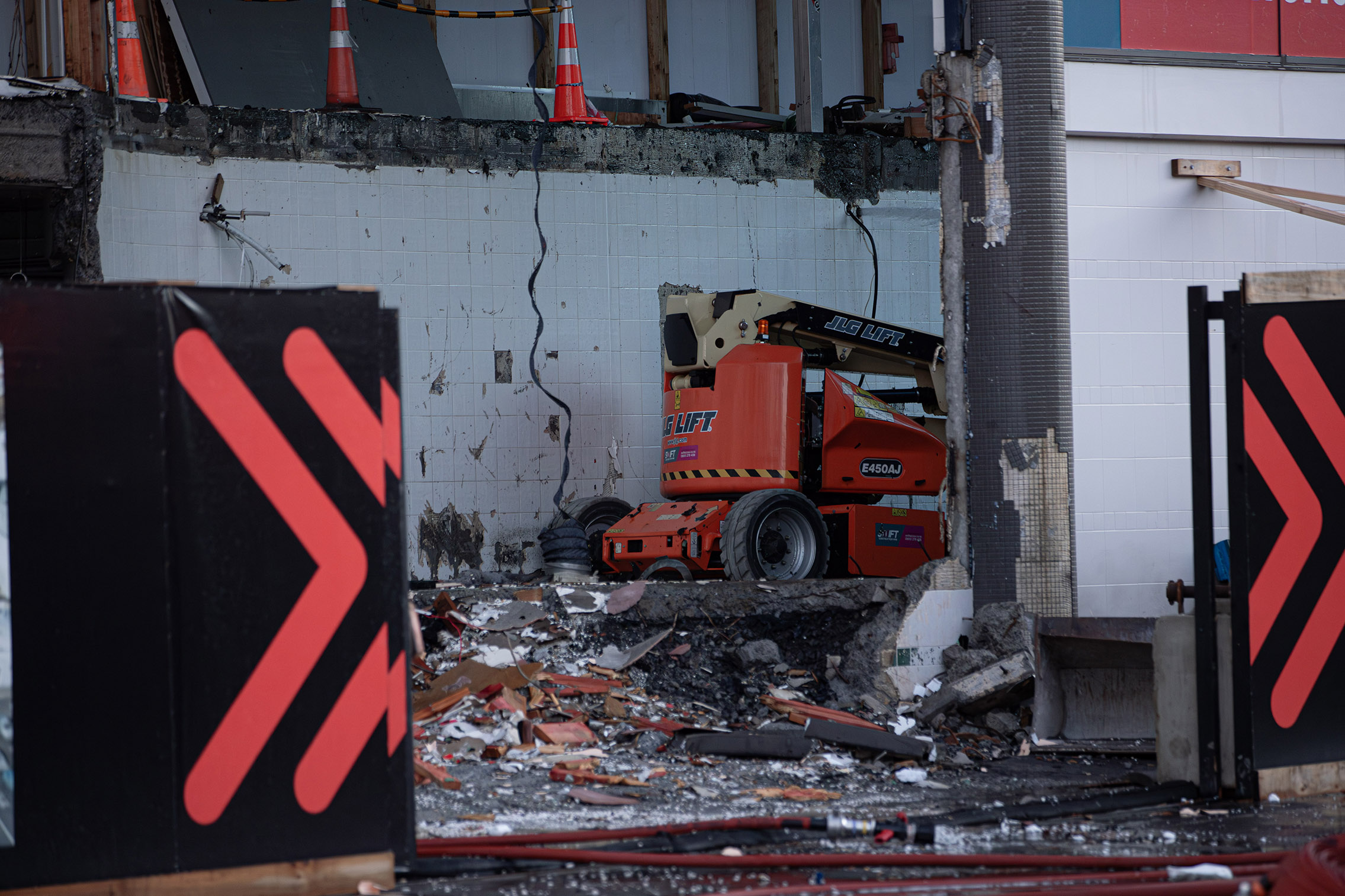 Firefighters contained the large blaze at New World College Hill. Photo / Hayden Woodward