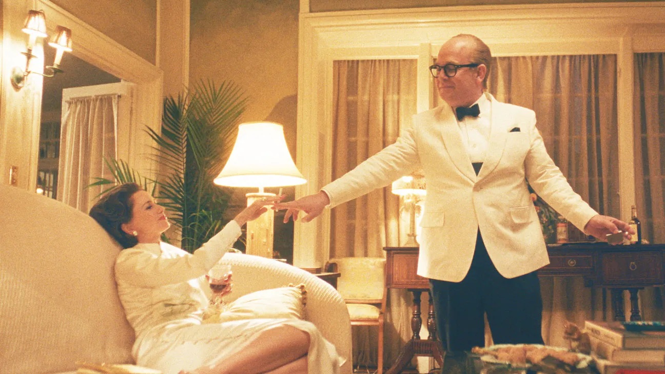 Naomi Watts as Babe Paley and Tom Hollander as Truman Capote.
