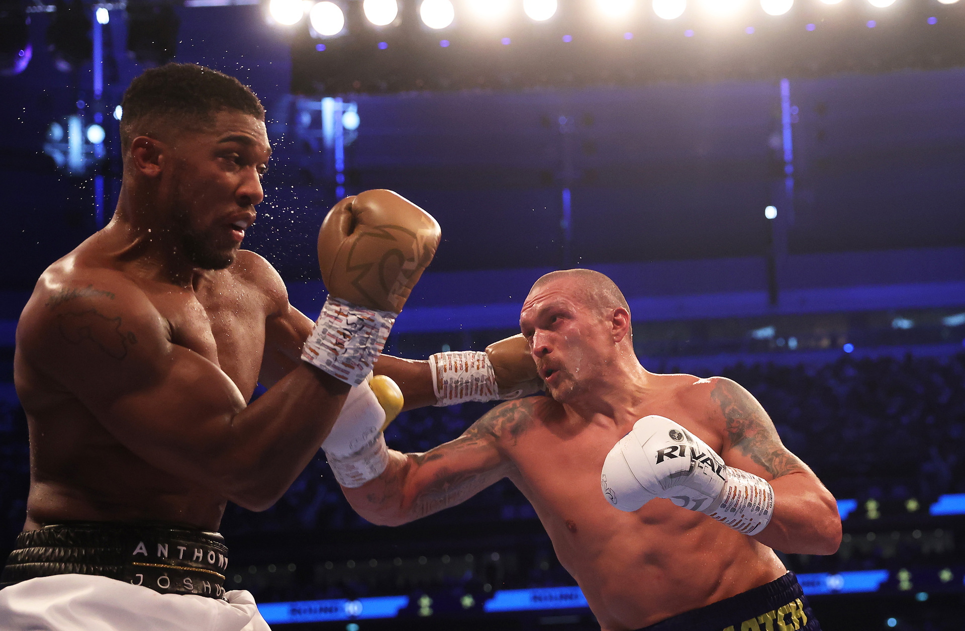 Boxing Live updates - Anthony Joshua v Oleksandr Usyk - fight start time, odds, how to watch in NZ, live streaming