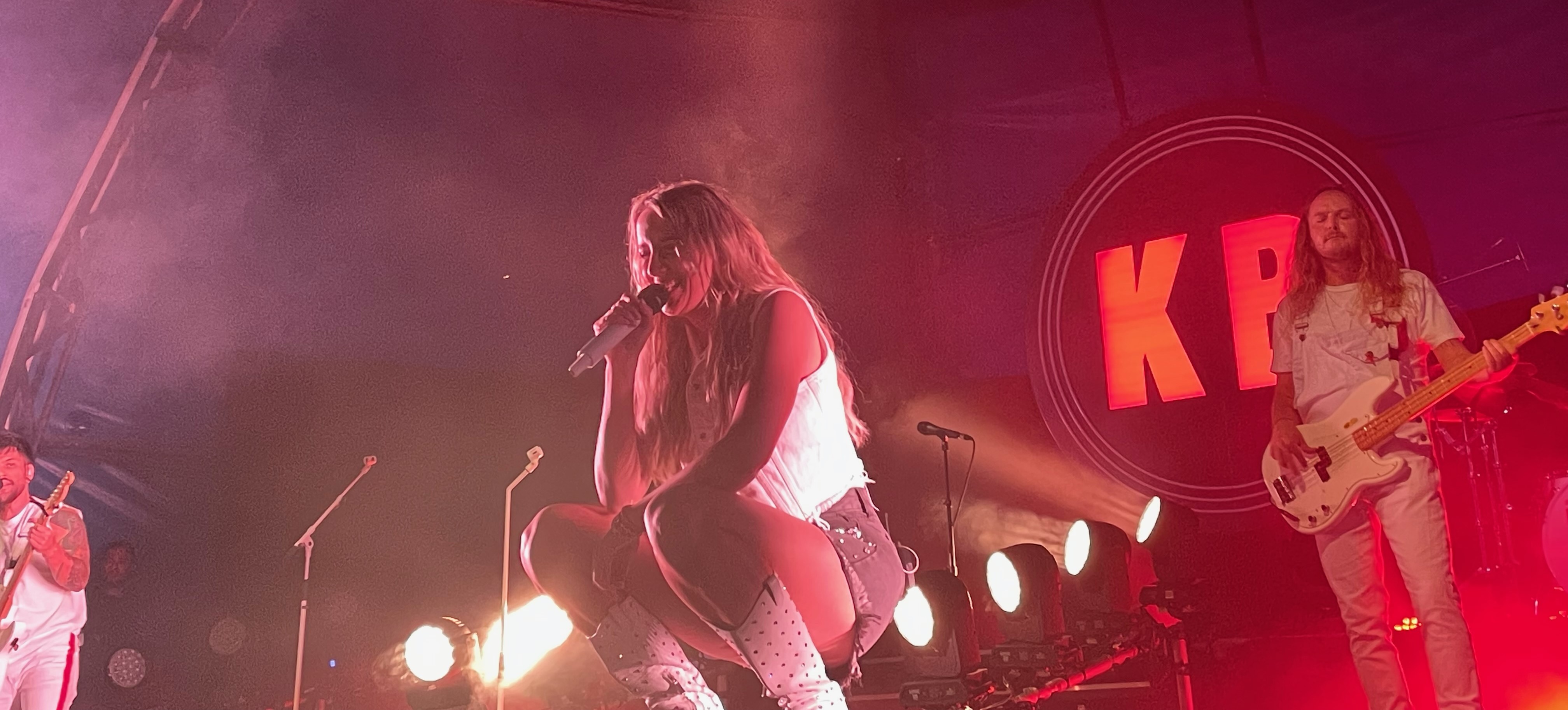 New Zealand's own country pop princess Kaylee Bell gave Taylor Swift a run for her money in Hastings. Photo / Mitchell Hageman