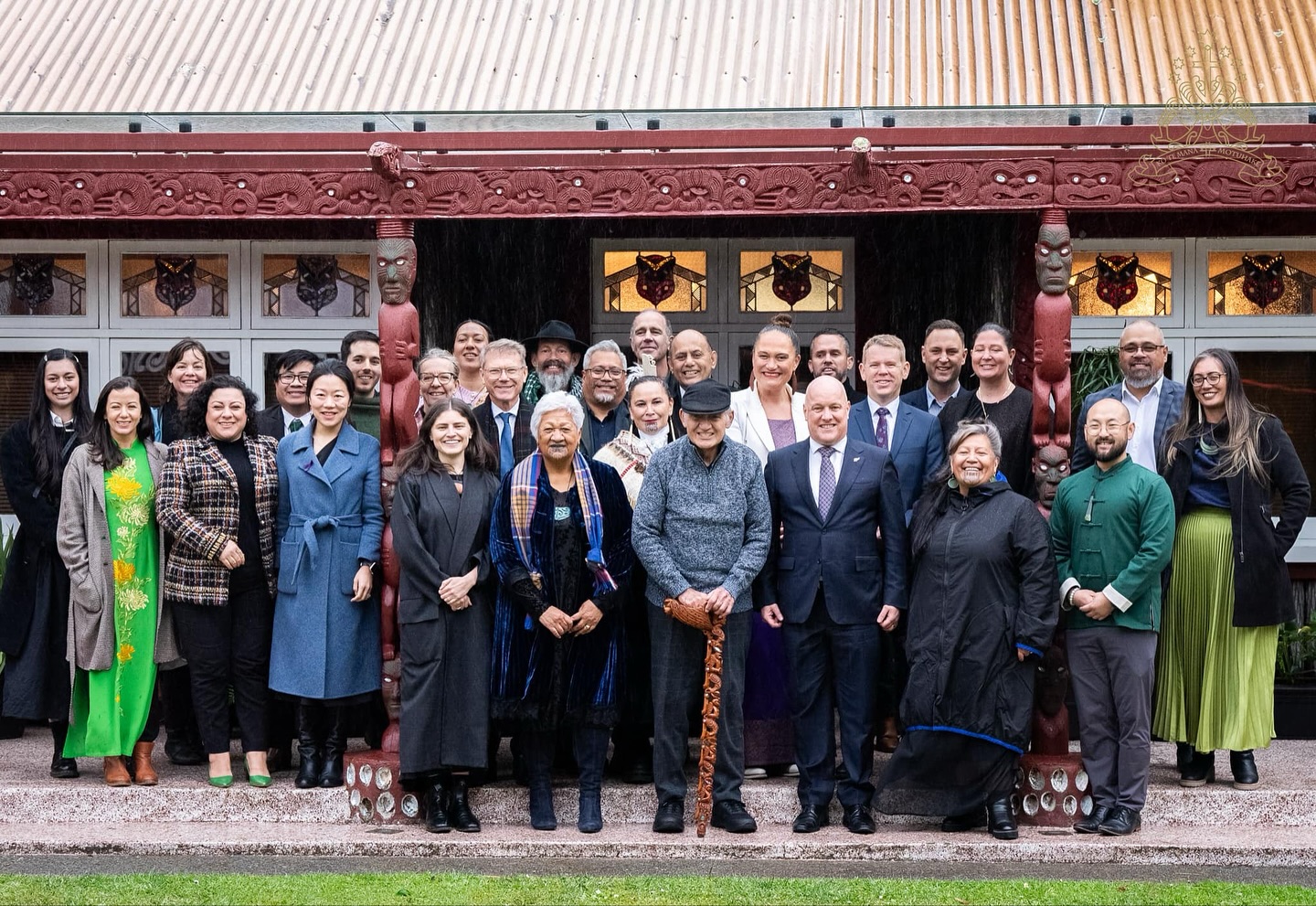 Prime Minister Christopher Luxon, Green Party leader Chloe Swarbrick, Labour leader Chris Hipkins with Kingi Tuheitia and MPs. Photo / Koroneihana
