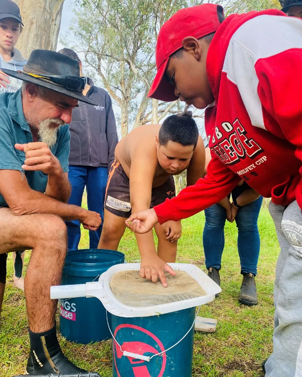 DTT kids learning about the environment with Dr Adam Kerezsy, a fish biologist and firm supporter of the organisation. Photo / DTT