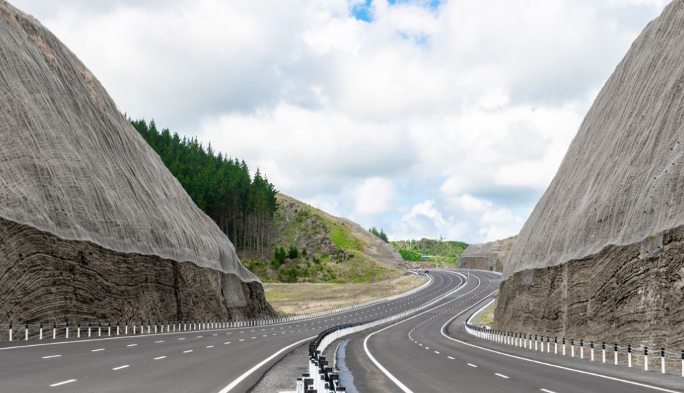 The motorway features several steep rock cuts into the hillside. Photo / Waka Kotahi