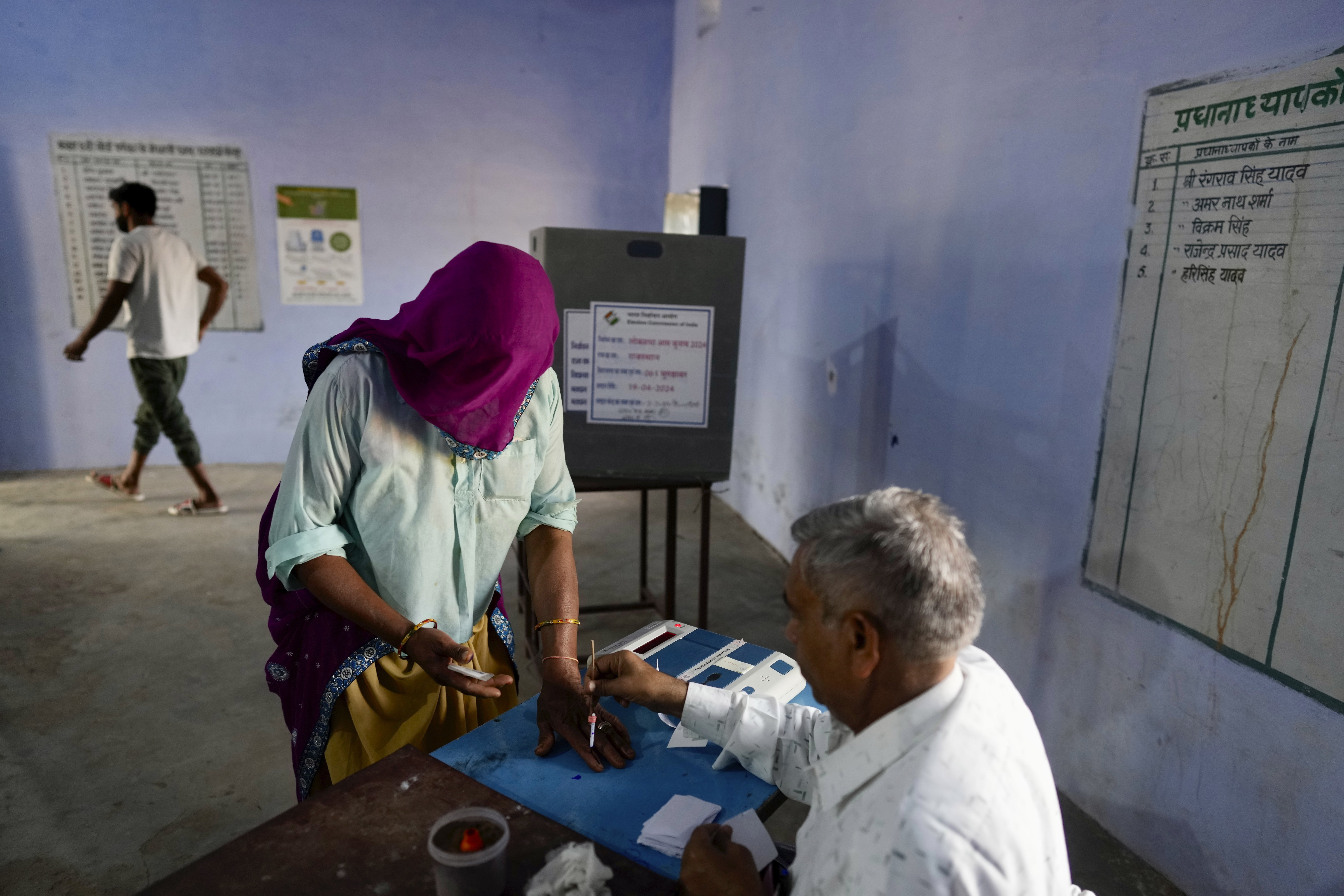 Nearly 970 million voters will elect 543 members for the lower house of Parliament for five years, during staggered elections that will run until June 1. Photo / AP