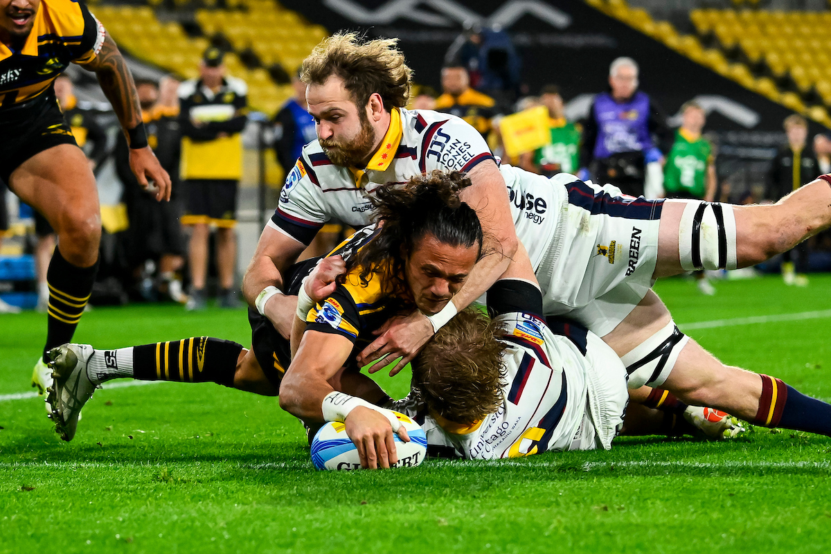 Ereatara Enari of the Hurricanes scores during Super Rugby Pacific clash against the Highlanders at Hnry Stadium. Photo / Photosport