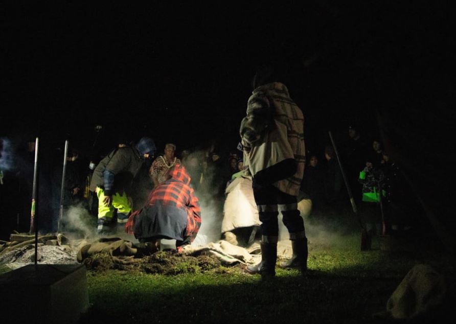 Ngāti Whātua Ōrakei holds a Umu Kohukohu Whetū. Photo / RNZ / Liam Brown