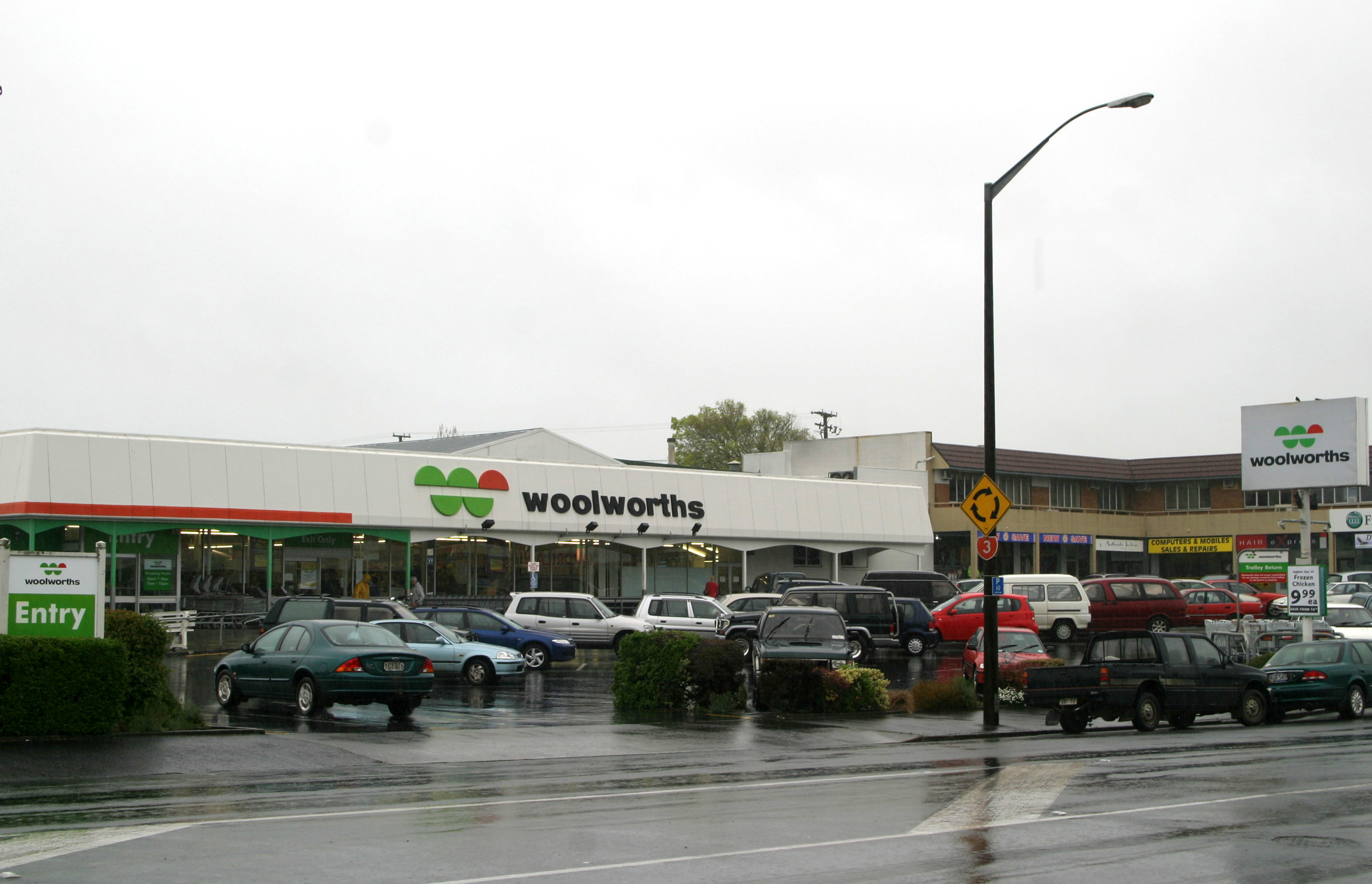 Te Awamutu's Woolworths supermarket in 2009. Photo / NZME