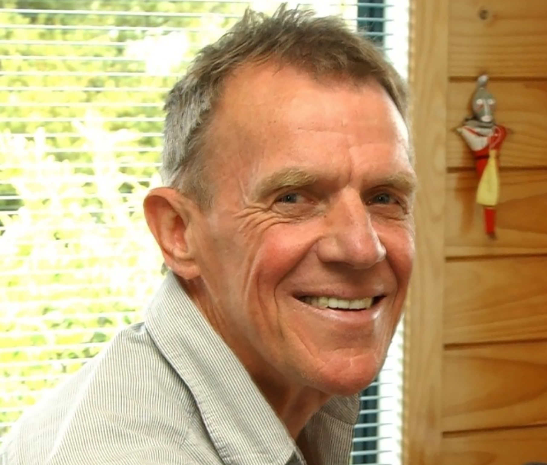 Professor Tom Nicholson believes NZ kids are falling behind because they are not learning how letters sound so that they can 