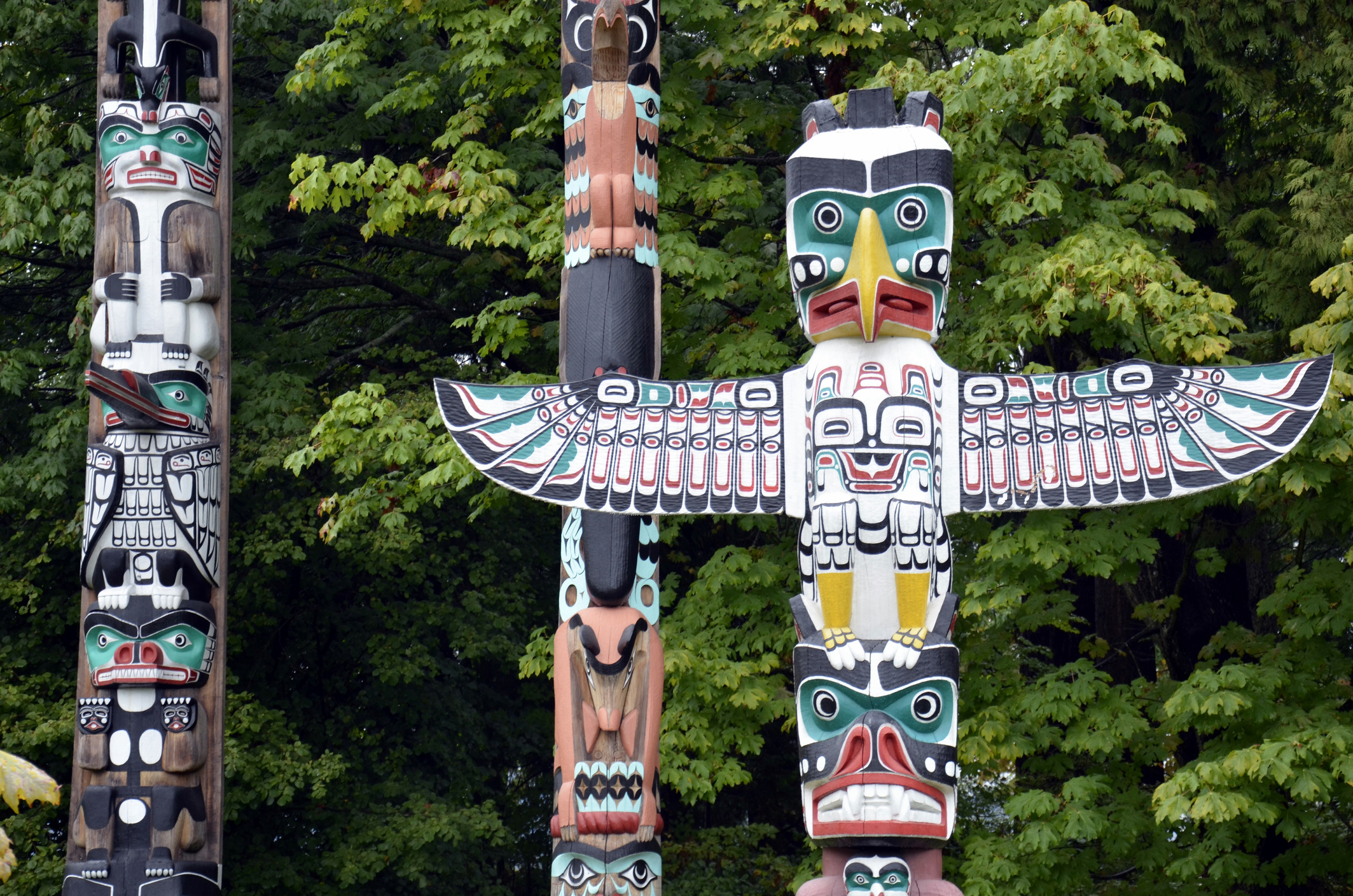 Discover totem poles, a lighthouse, beaches, lakes and lookouts on the Stanley Park seawall loop. Photo / Getty Images