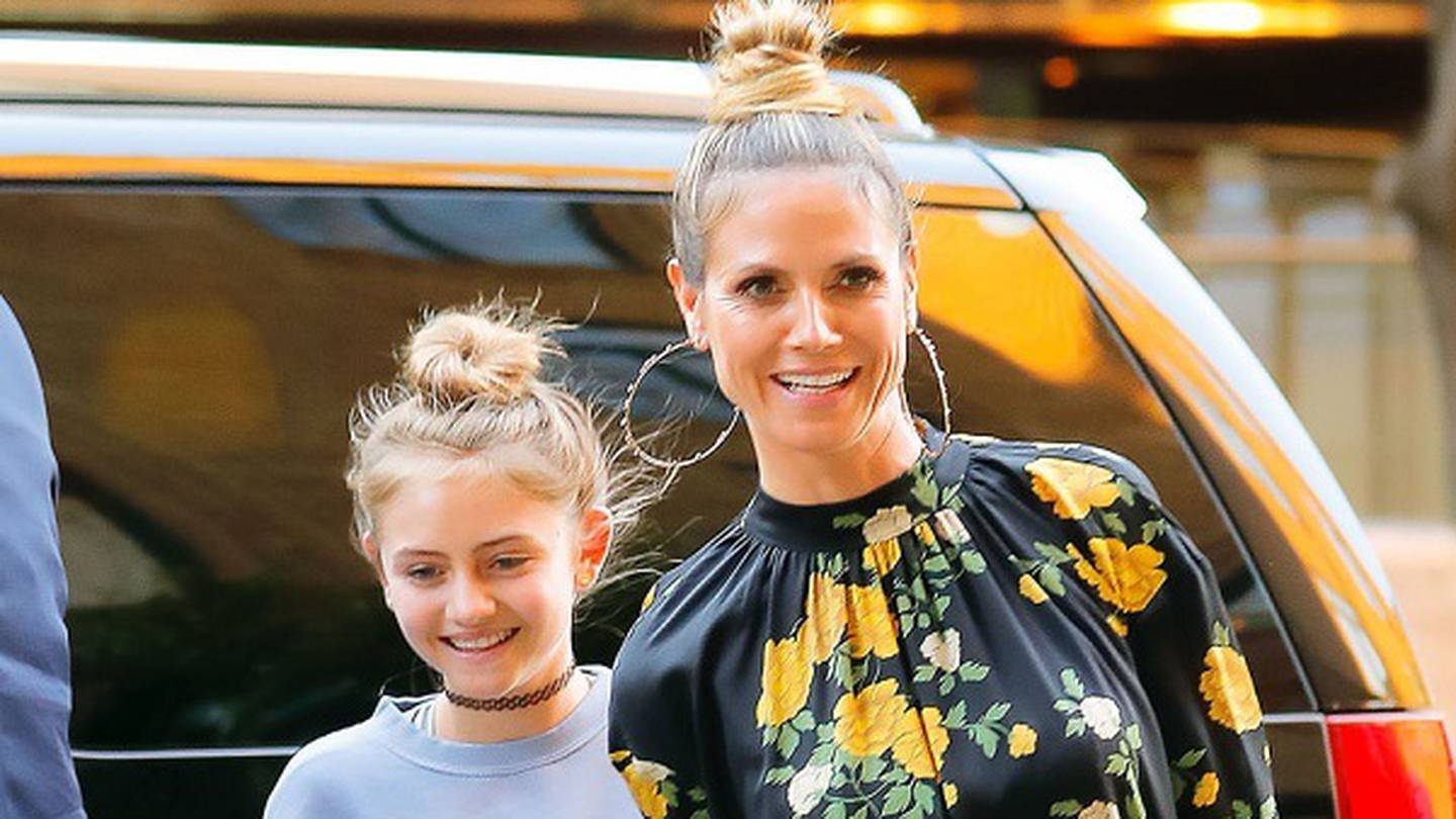 Heidi Klum disfarça-se de pavão com a ajuda de mais 11 pessoas