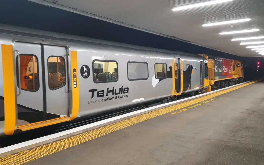 Te Huia train. Photo / Gill Bonnett, RNZ
