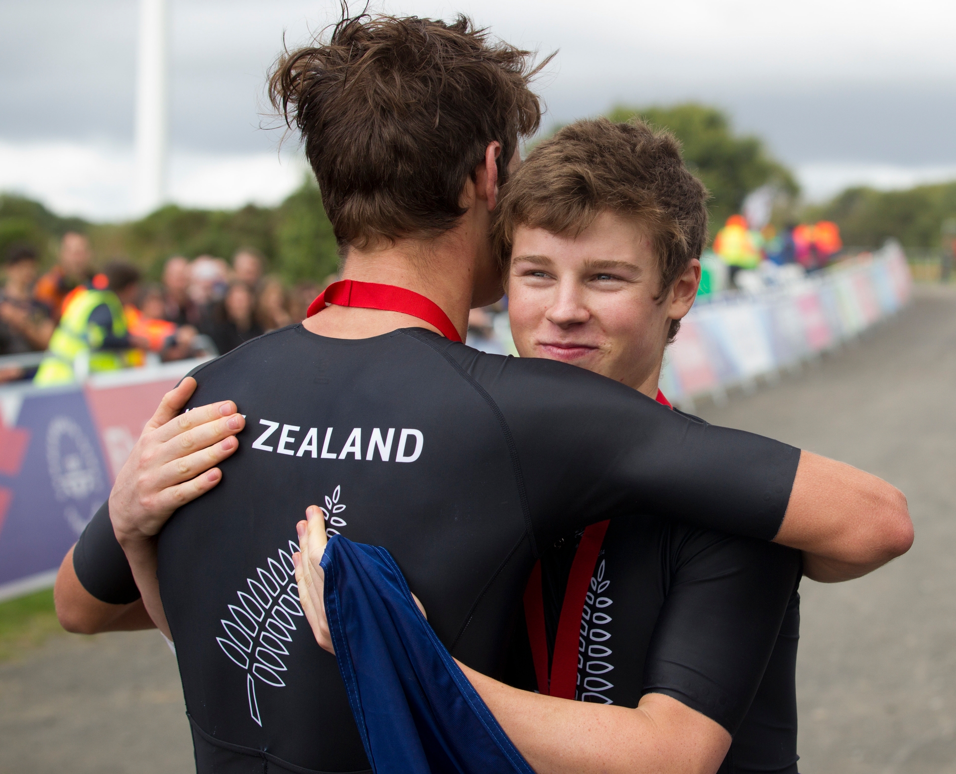 Anton Cooper and Sam Gaze at the 2014 Glasgow Games. Gaze believed he was robbed. Photo / Greg Bowker