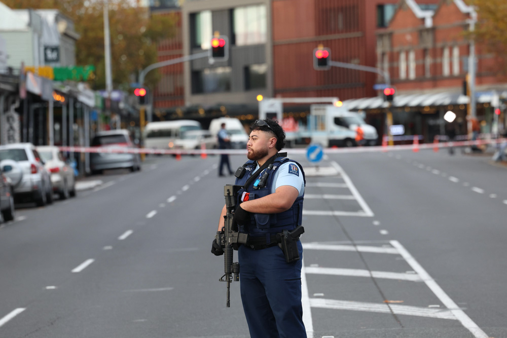 Ponsonby Rd remained closed on Monday morning after a shooting the night before. Photo / Jason Oxenham