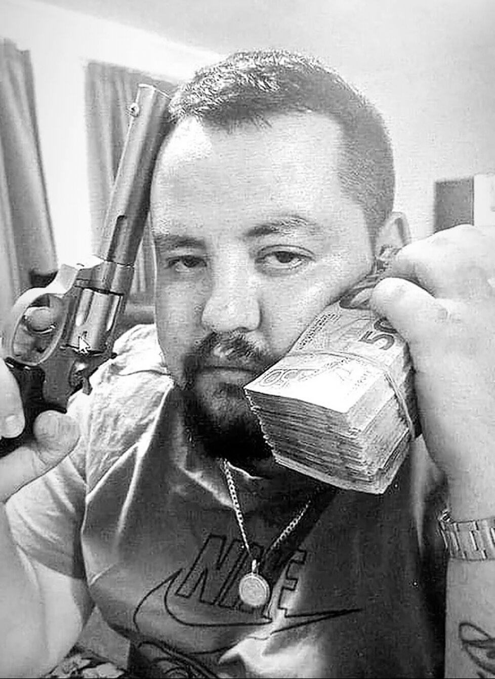 A social media post of Ponsonby Rd shooter Hone Kay-Selwyn posing with a cut-down Alfa Carbine pistol. Photo / Supplied