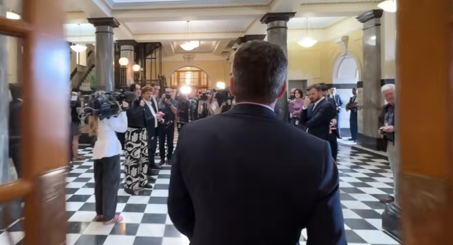 David Seymour on his way to meeting journalists in the Parliament press gallery. Photo / screengrab from David vs the Media