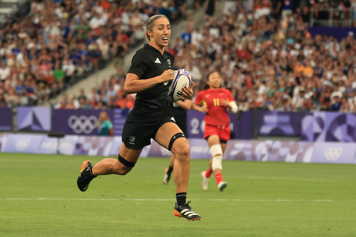Sarah Hirini scores against China in the Rugby Sevens quarter-finals. Photo / Photosport