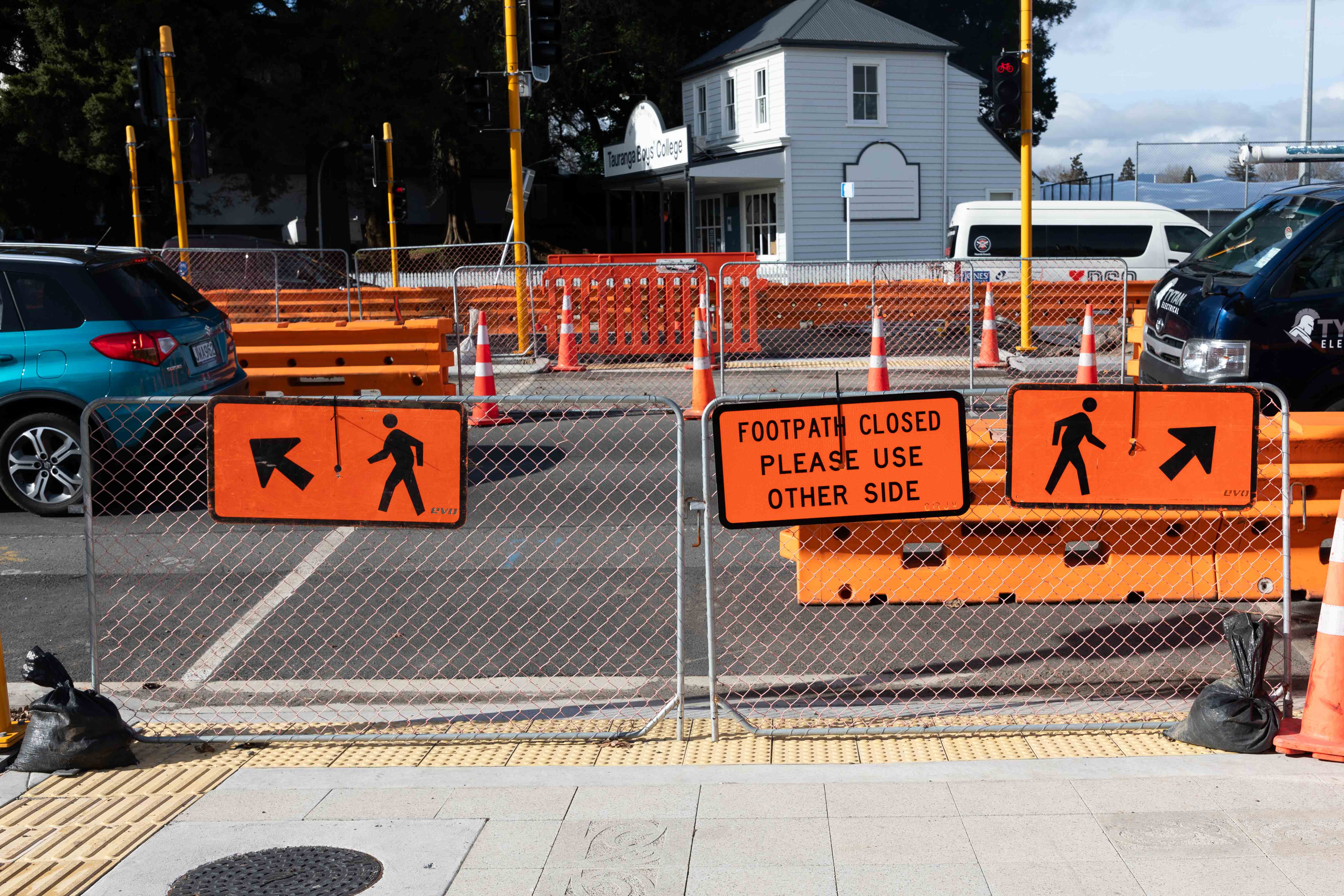 Cameron road works in between Thirteenth and Fourteenth avenues. Photo / Alex Cairns