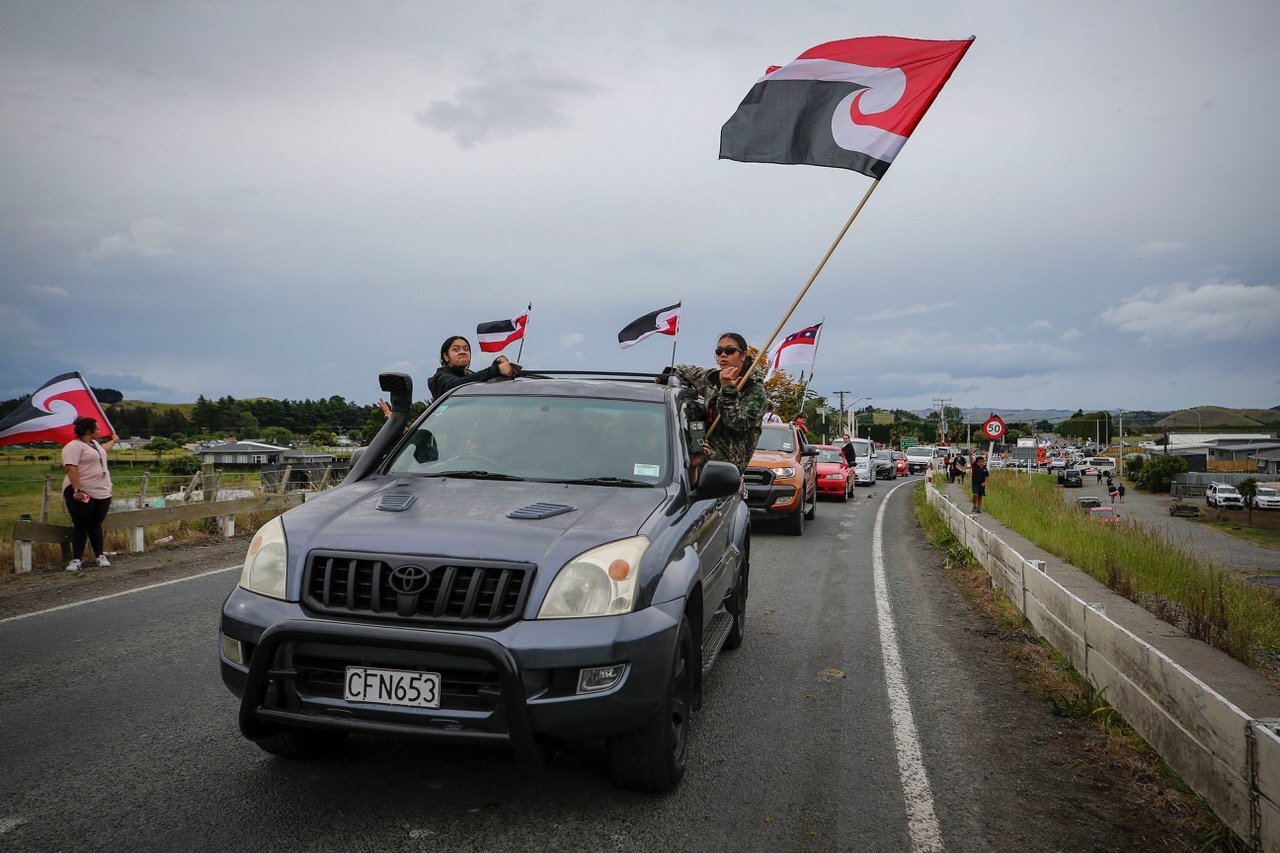 The hīkoi arrives along State Highway 5 at Eskdale, Hawke’s Bay. Photo / Paul Taylor