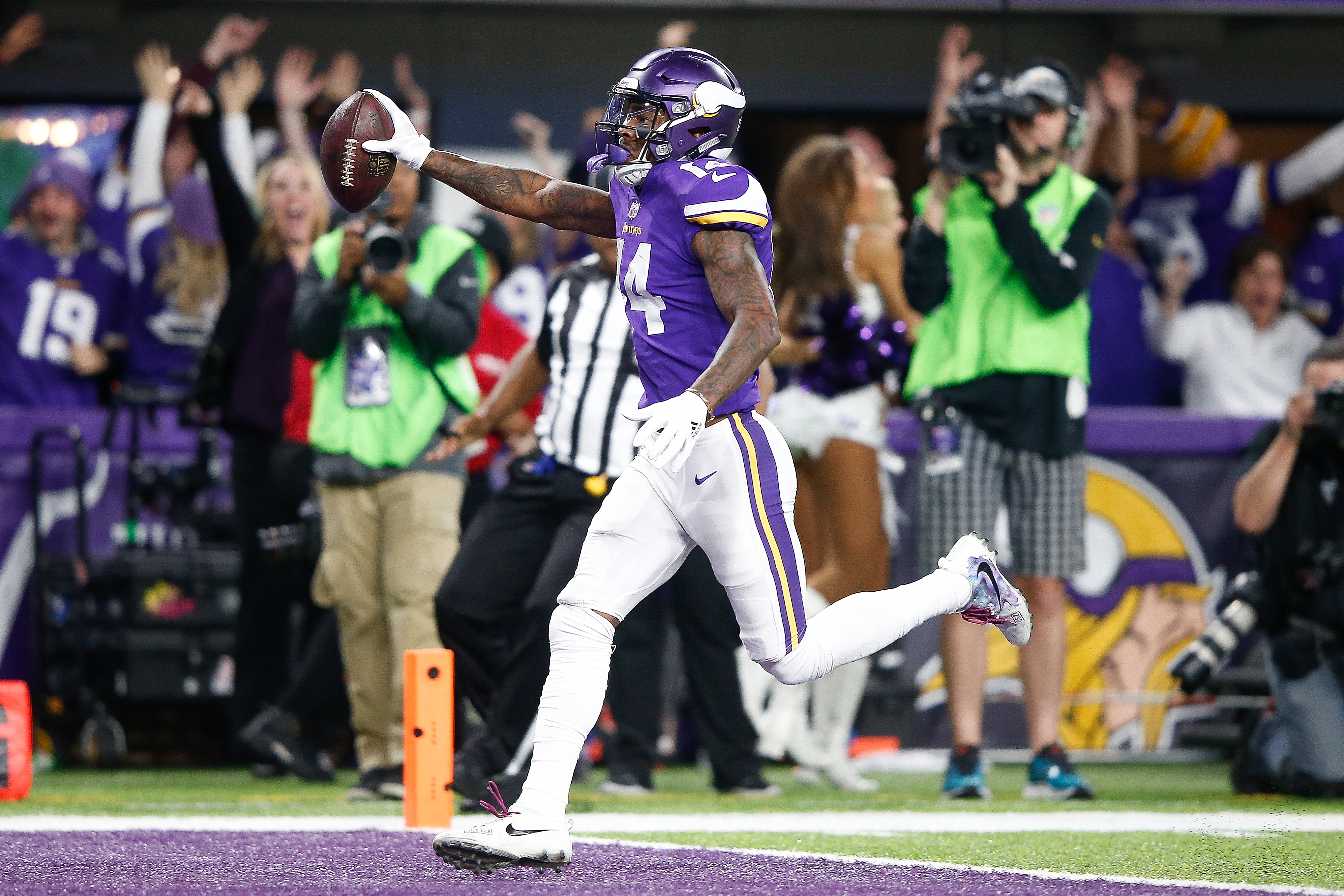 Saints' Williams whiffs on tackle, Vikings' Diggs scores game-winner