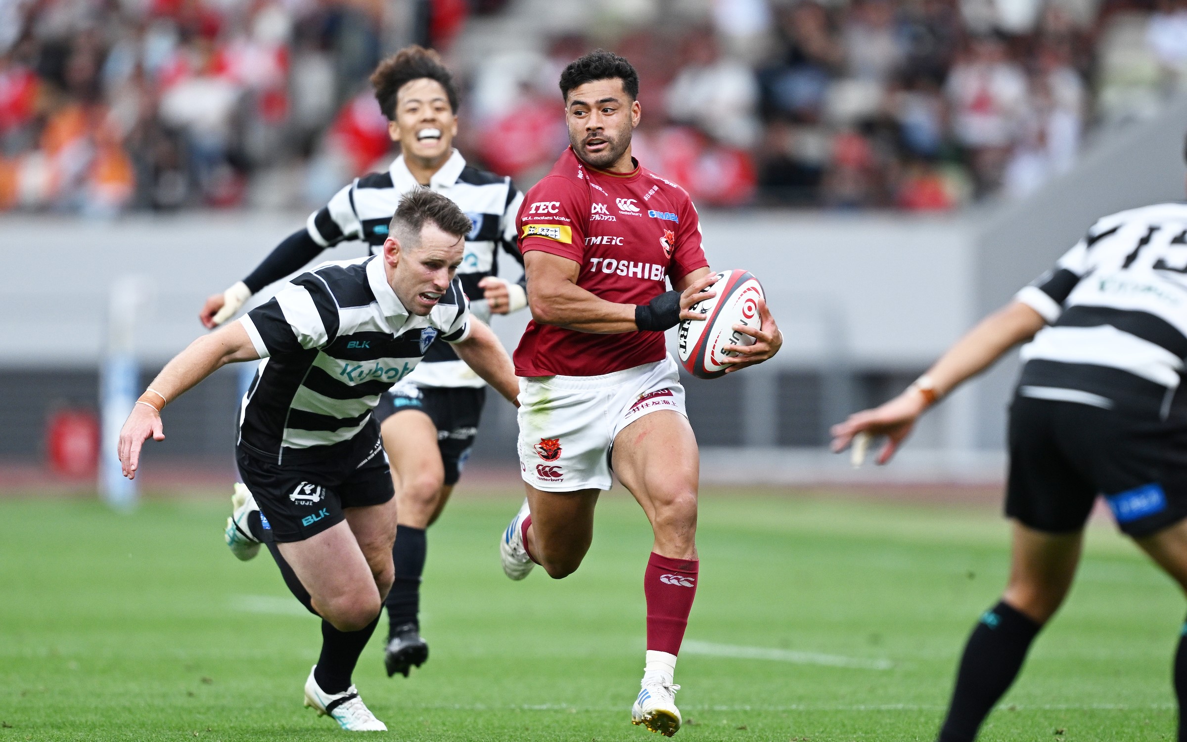 Richie Mo'unga on the move for Toshiba Brave Lupus in June.