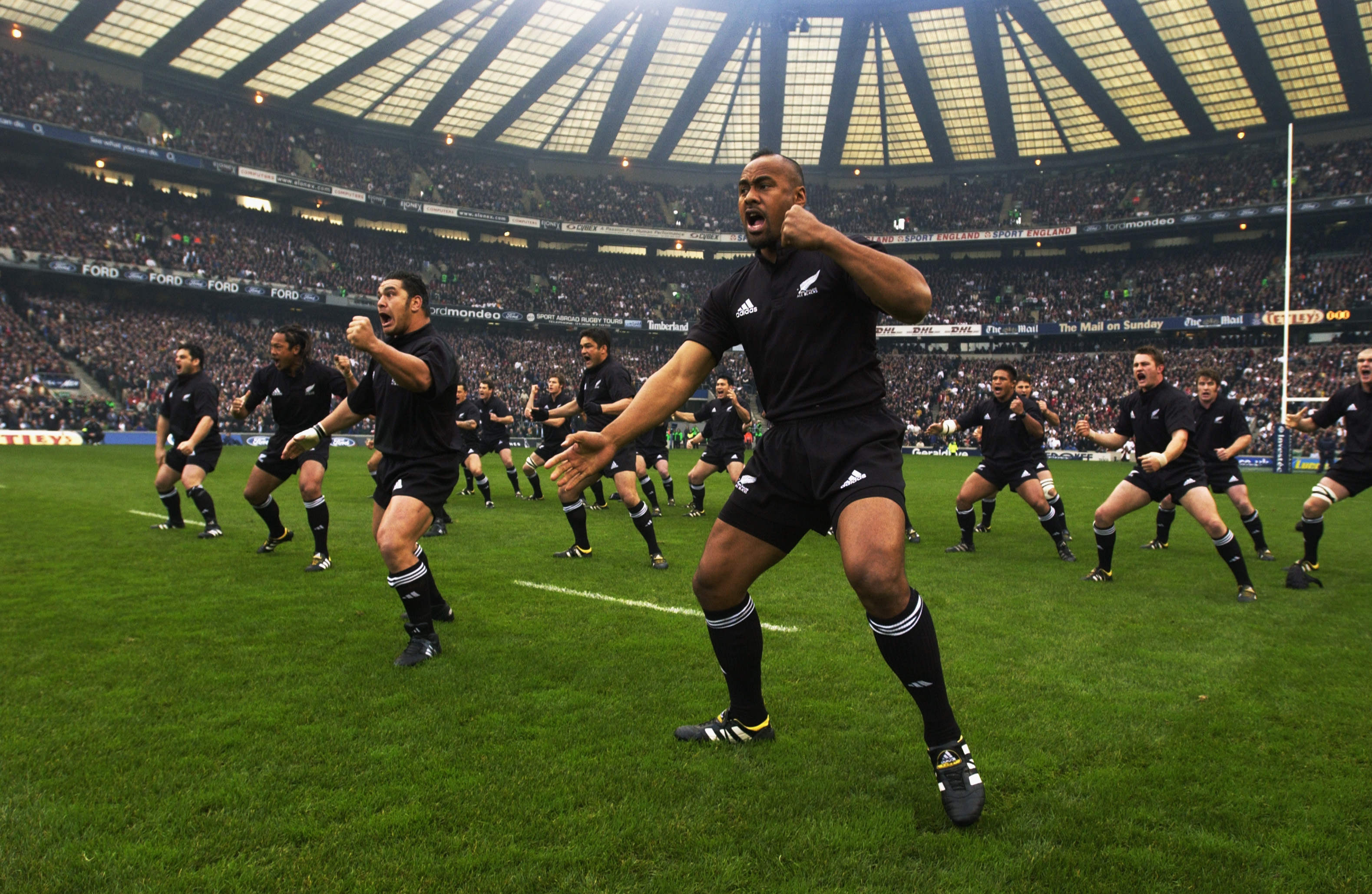Jonah Lomu and the New Zealand All Blacks perform the Haka prior to the Investec Challenge Match between England and New Zealand