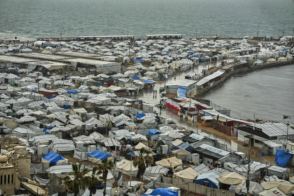 A tent camp for displaced Palestinians stretches across the Gaza City seaport, Wednesday, March 25, 2026