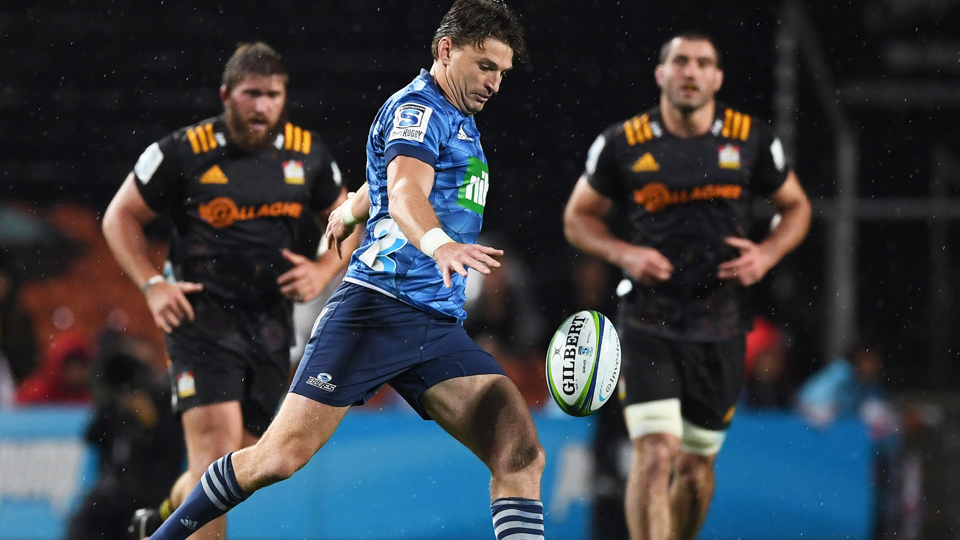 Dan Carter left out of Blues squad for Hurricanes clash in Super