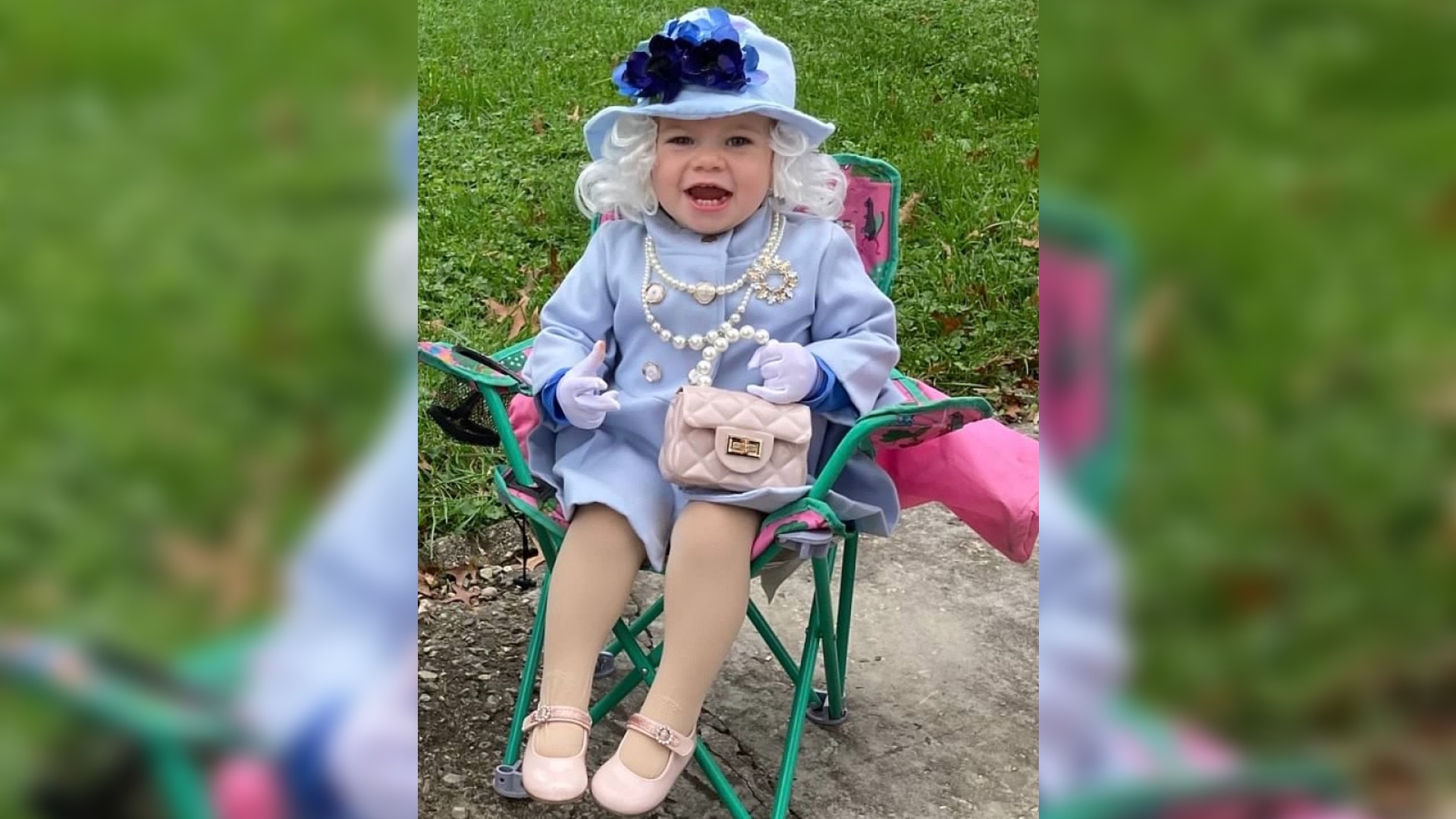 Queen sends letter to toddler who dressed as her on Halloween