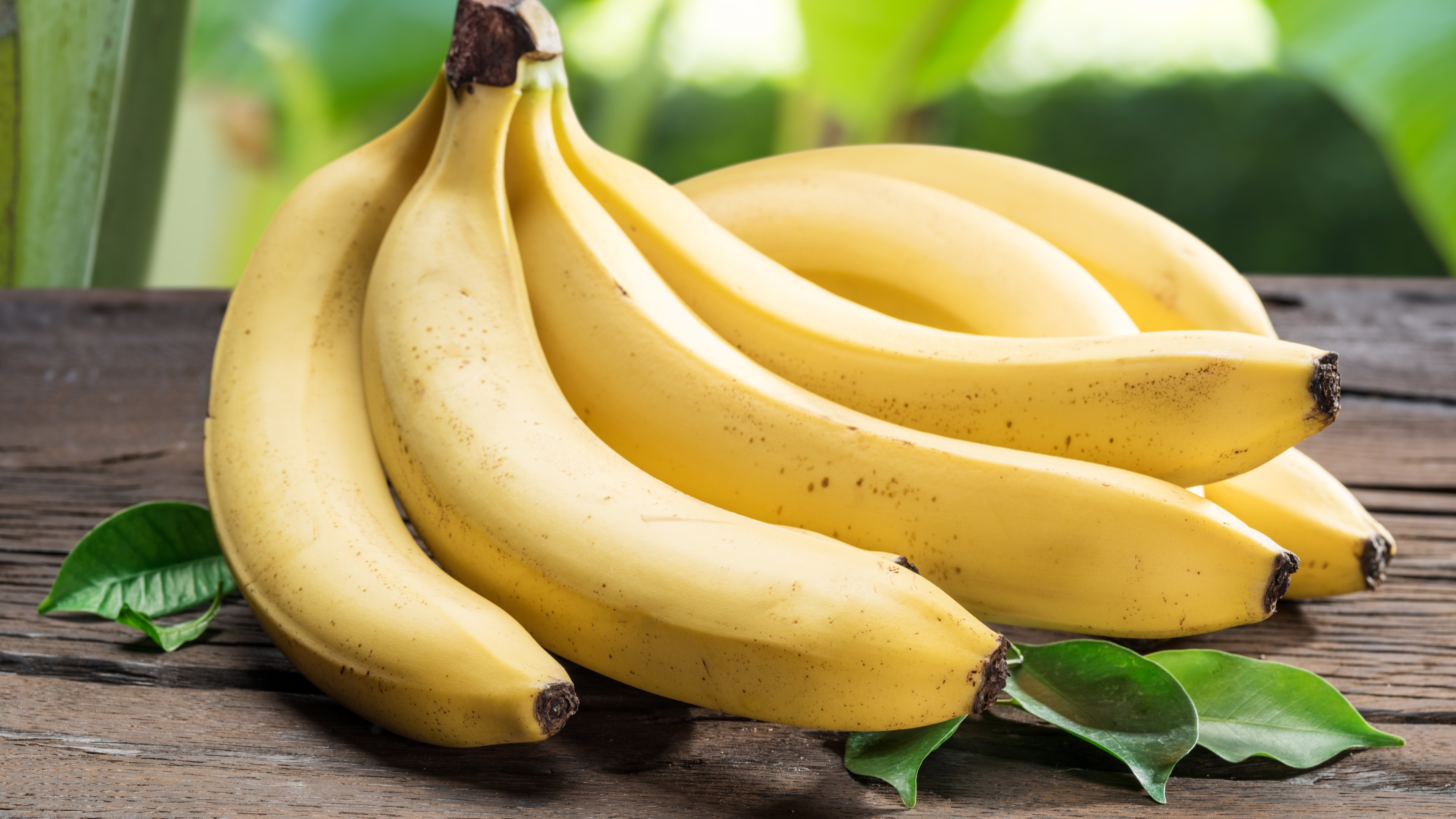 Bananas and apples can prematurely accelerate ripening of other fruit and veg, which can lead to over-ripeness, spoilage and mould growth.
