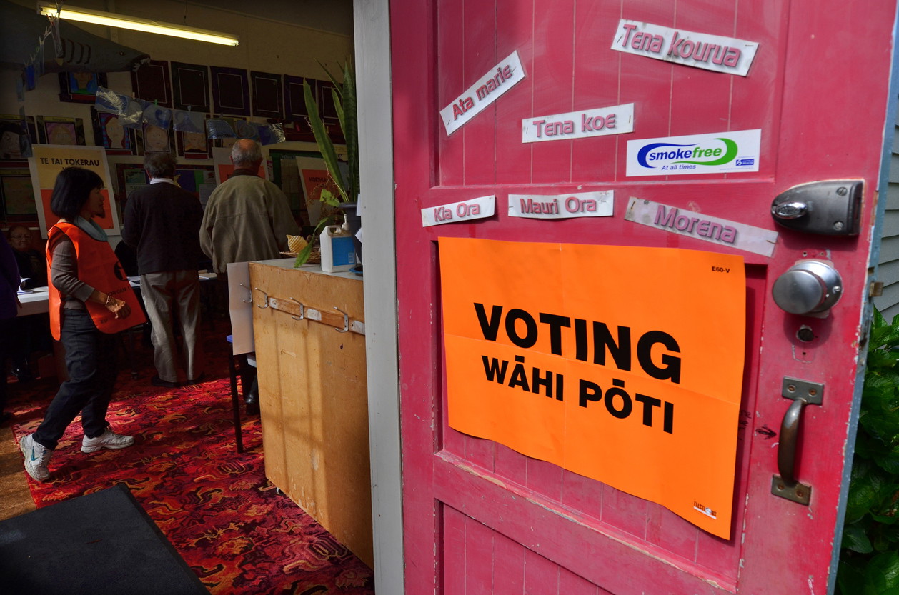 Wāhi pōti / Voting booth.