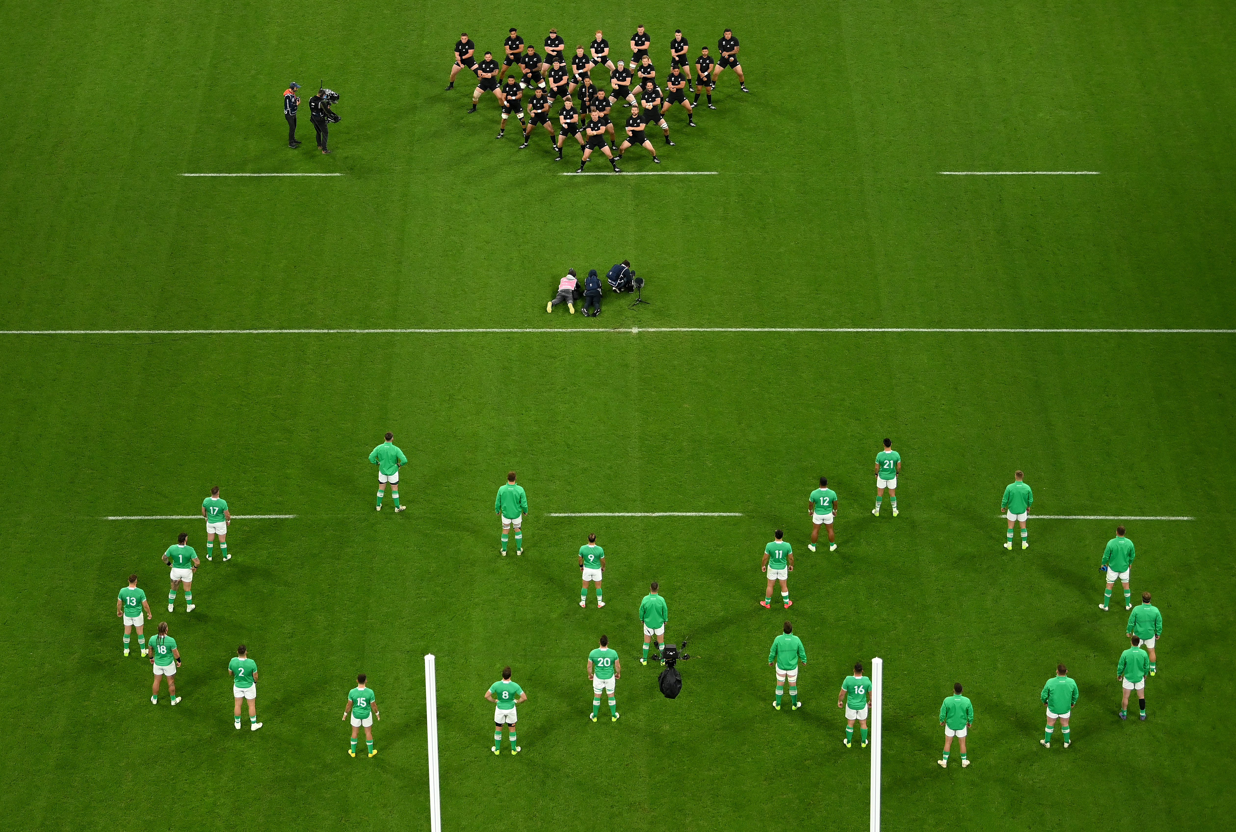 Ireland players formed a figure eight in response to the All Blacks haka.