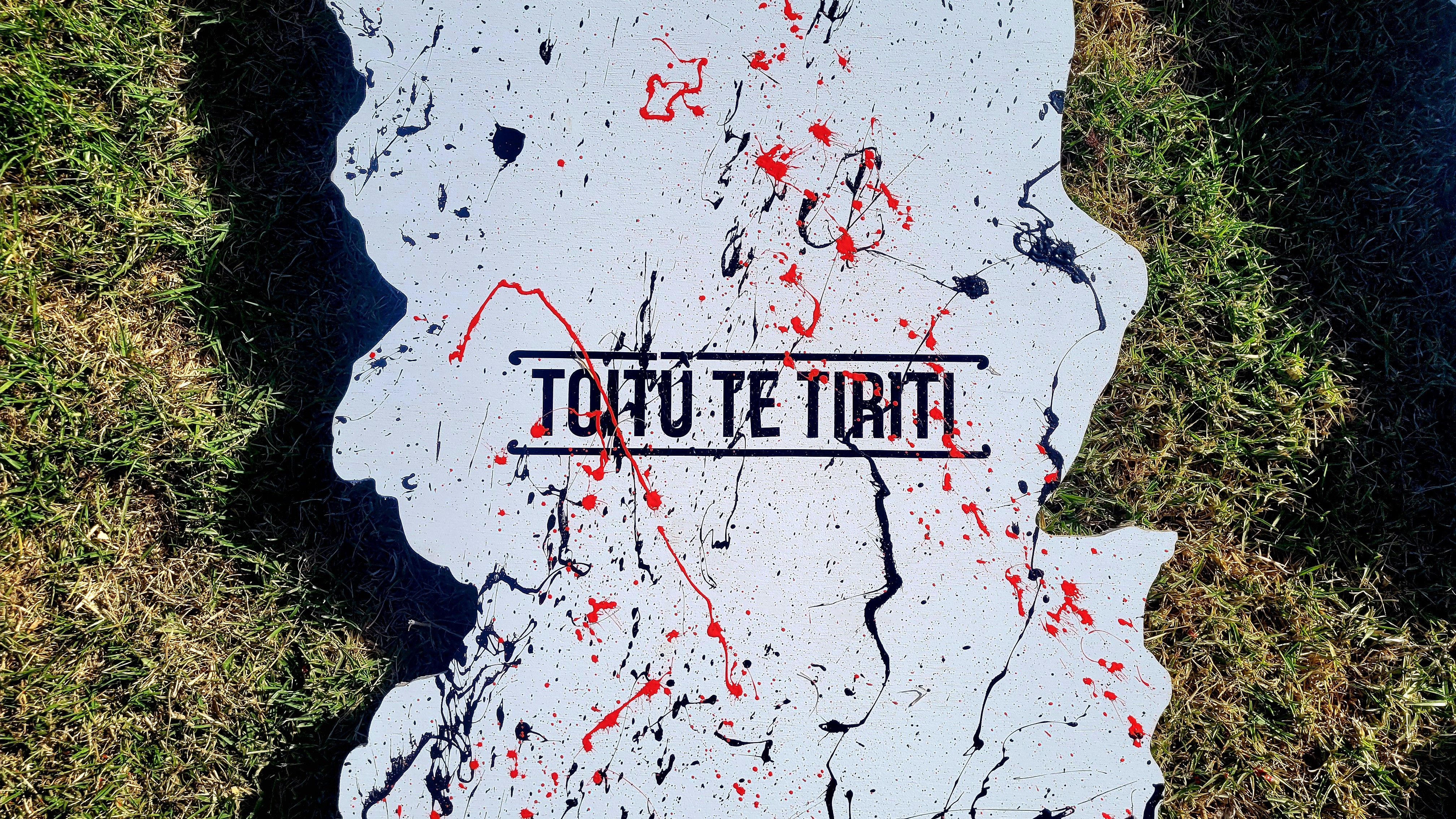 Te Hori lined up splattered placards saying Toitū te Tiriti (Honour the Treaty). 