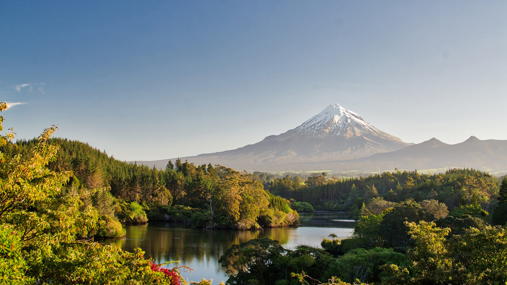 Taranaki Maunga / Mount Taranaki.