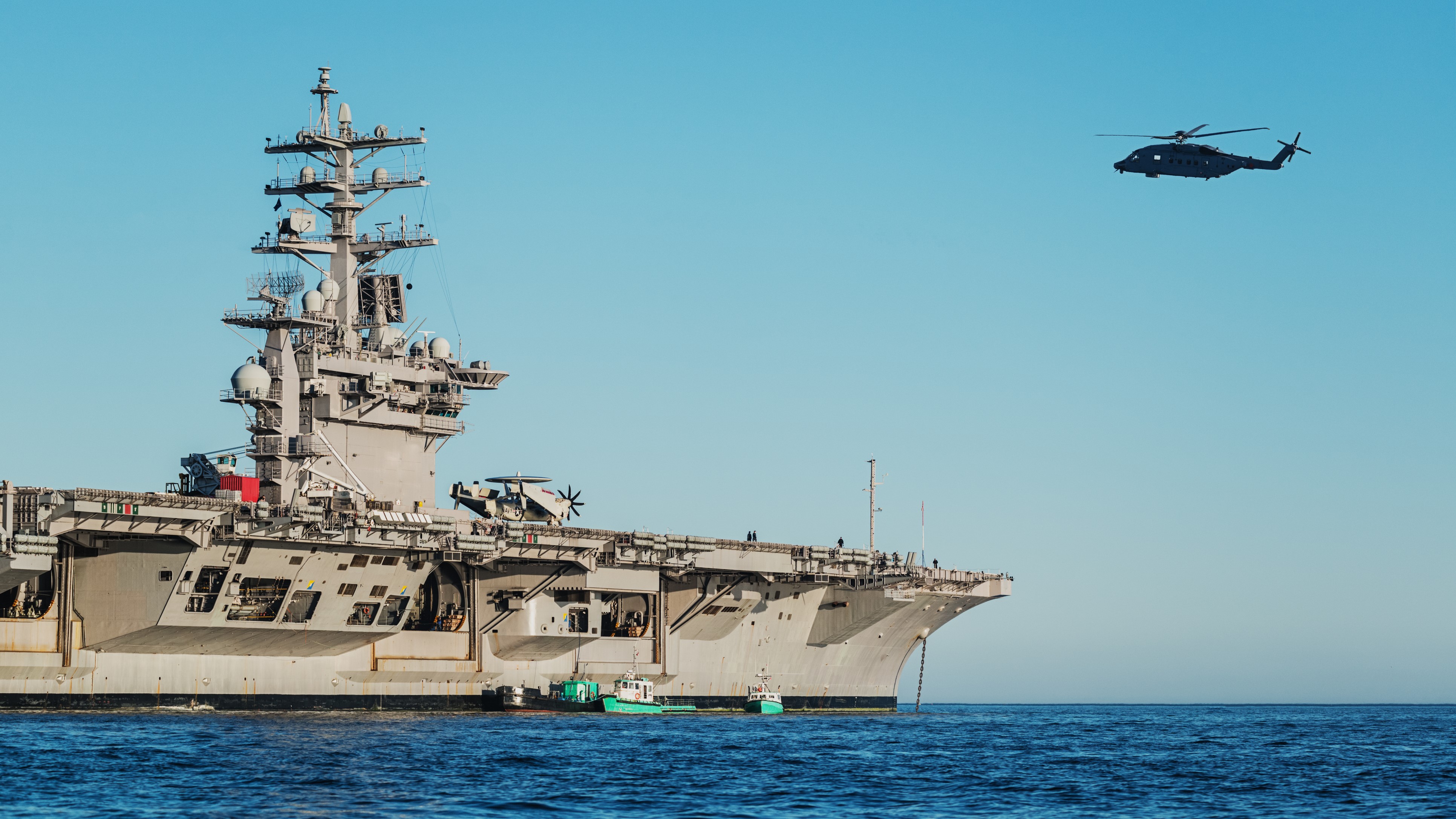 The US has a small force of warships in the Caribbean Sea