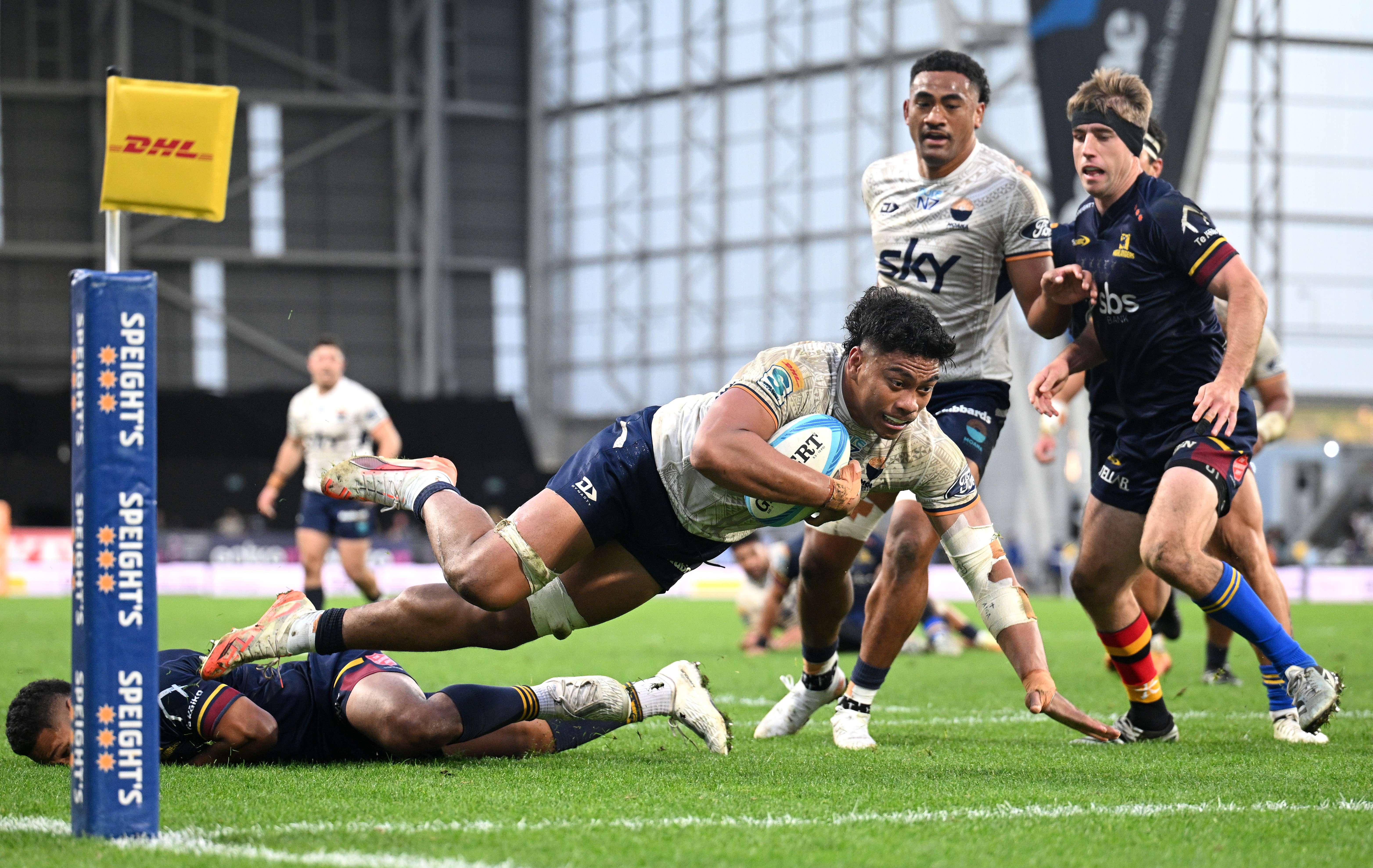 Flanker Miracle Fai'ilagi scores for Moana Pasifika against the Highlanders.